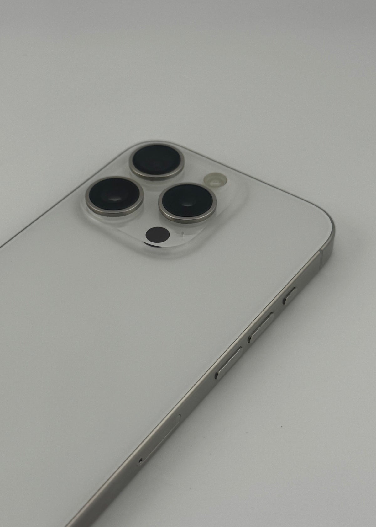 IPHONE 15 PRO / BLANCO TITANIO / 256GB