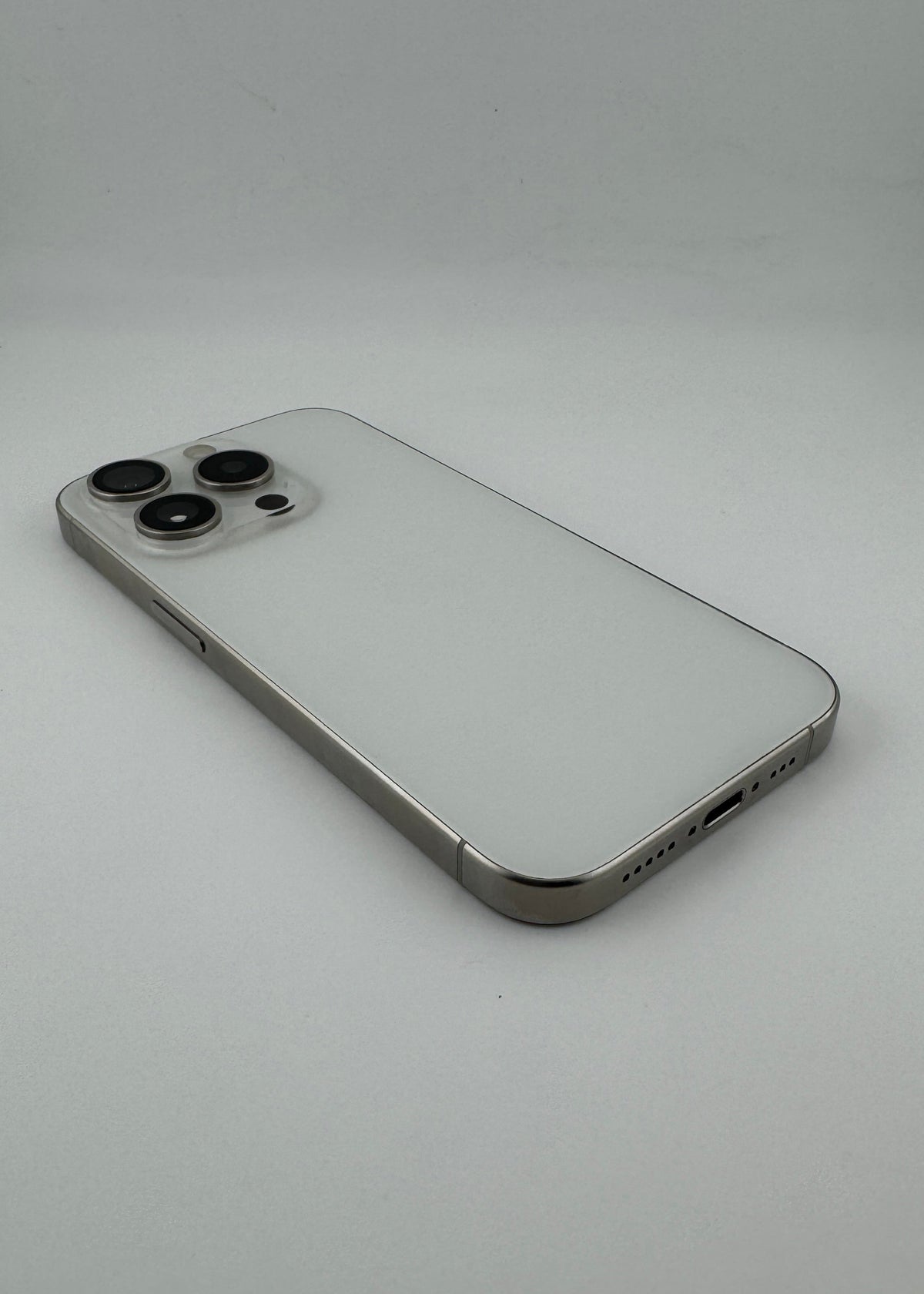 IPHONE 15 PRO / BLANCO TITANIO / 256GB