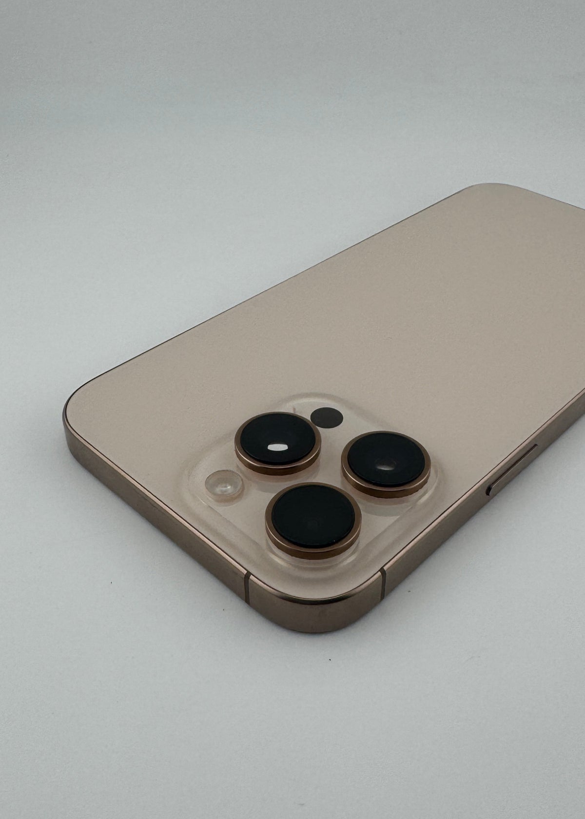 IPHONE 16 PRO MAX / DESIERTO TITANIO / 256GB
