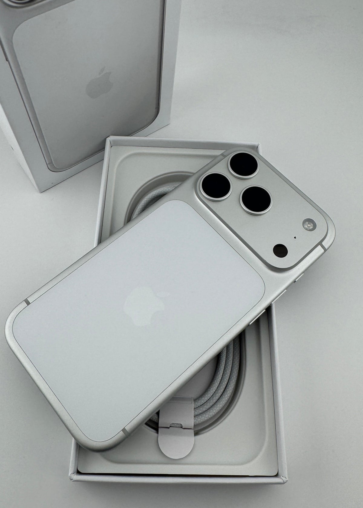 IPHONE 17 PRO / PLATA / 256GB
