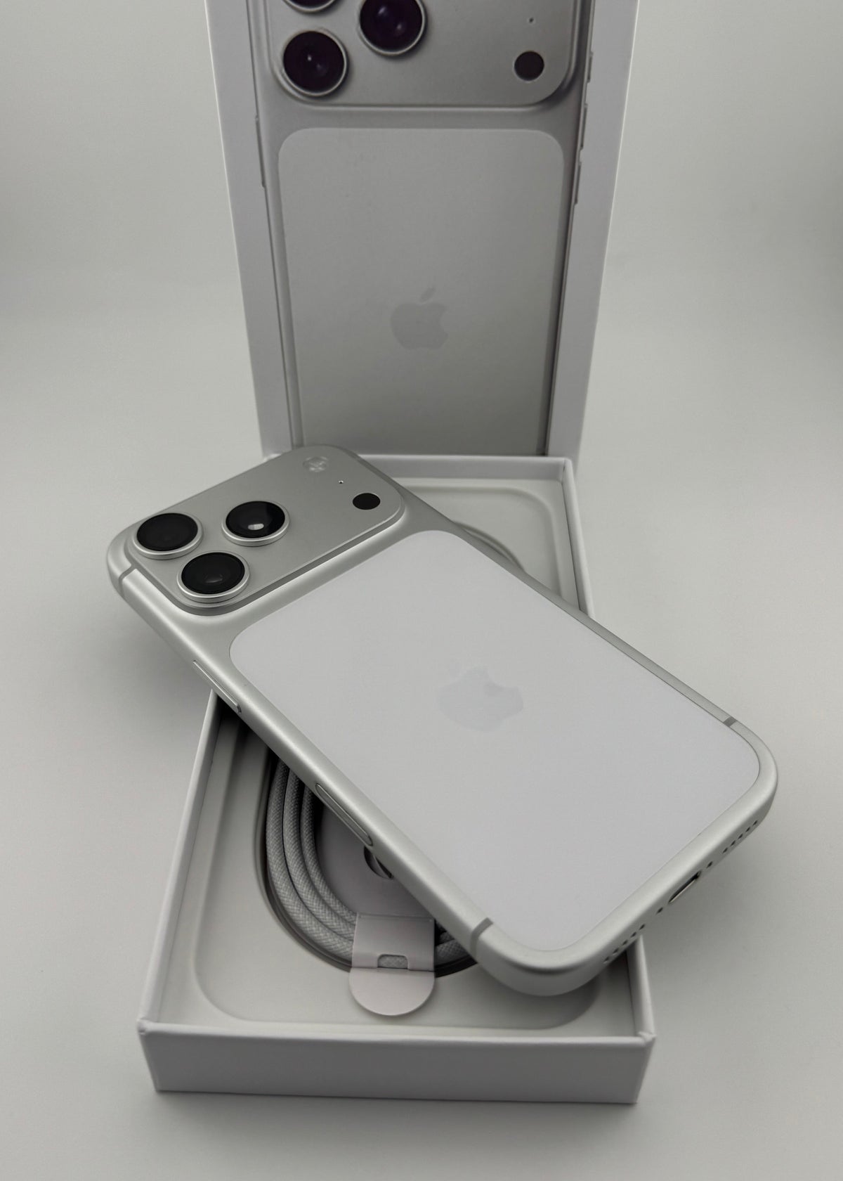 IPHONE 17 PRO / PLATA / 256GB