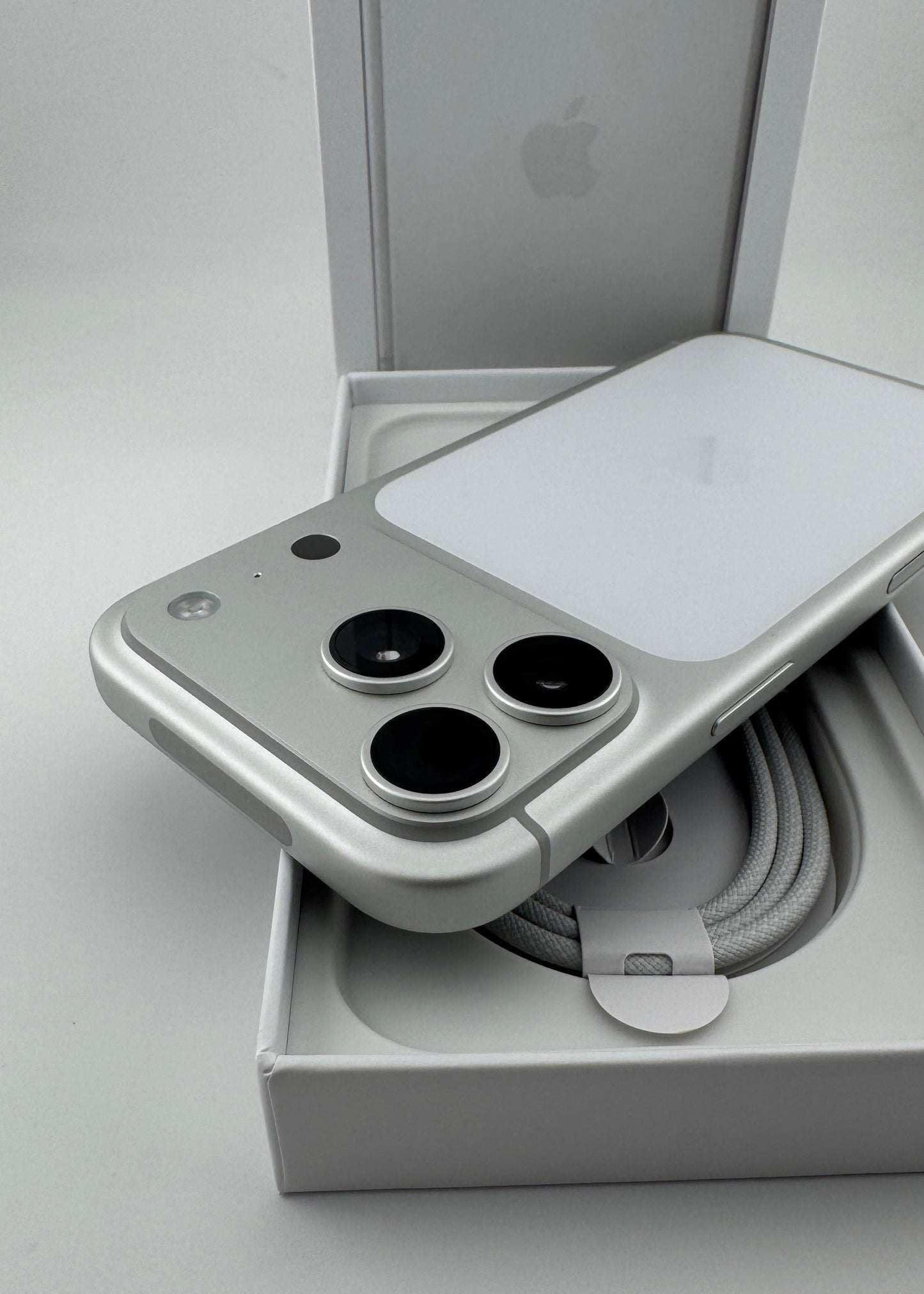 IPHONE 17 PRO / PLATA / 256GB