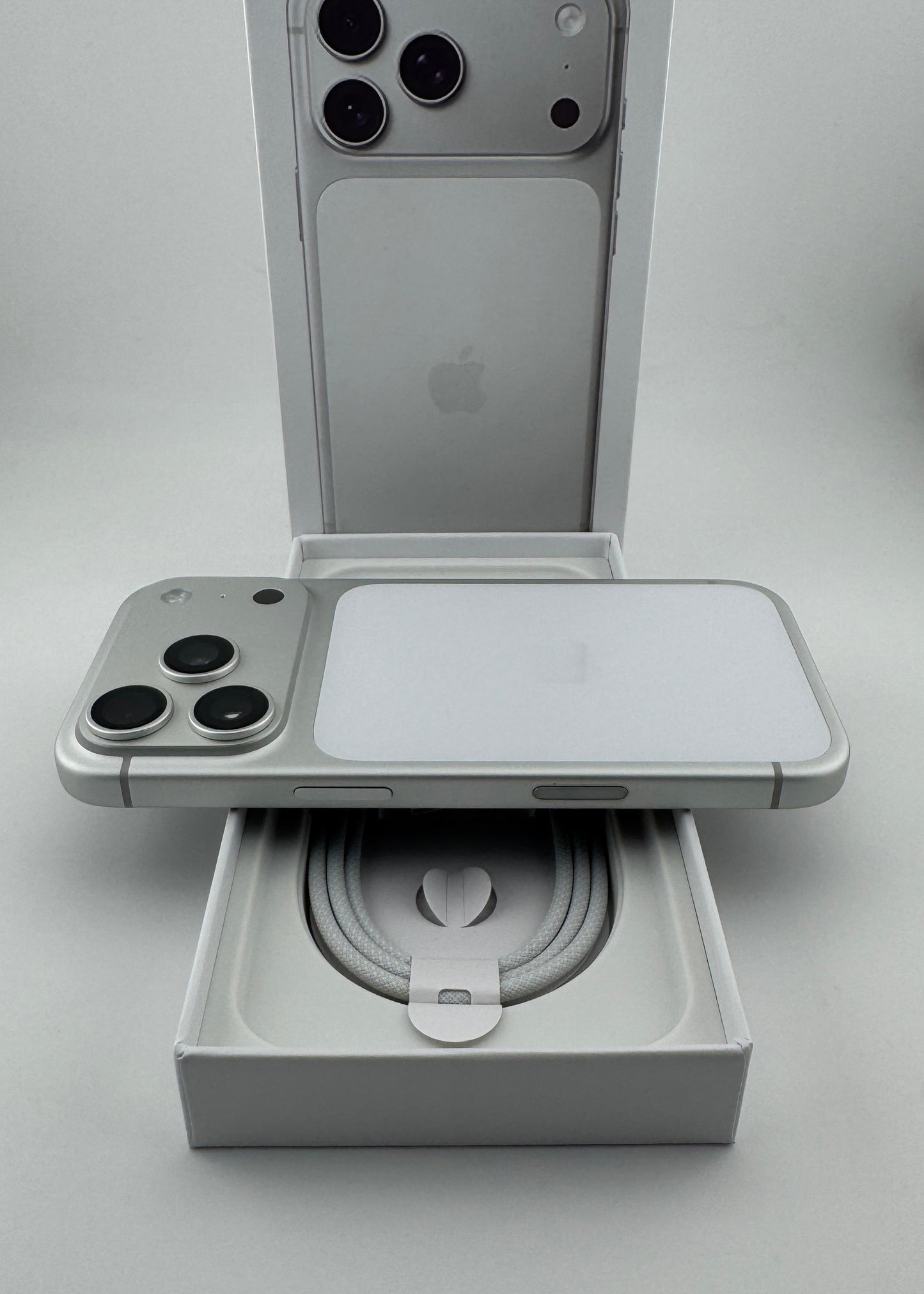 IPHONE 17 PRO / PLATA / 256GB
