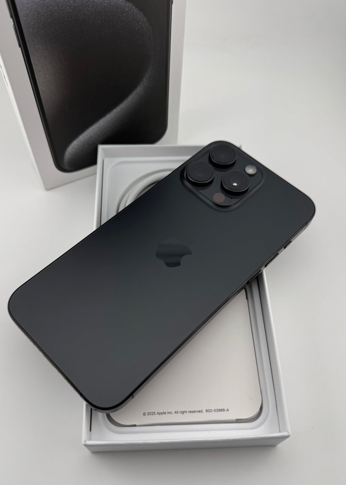 IPHONE 15 PRO MAX / NEGRO TITANIO / 512GB