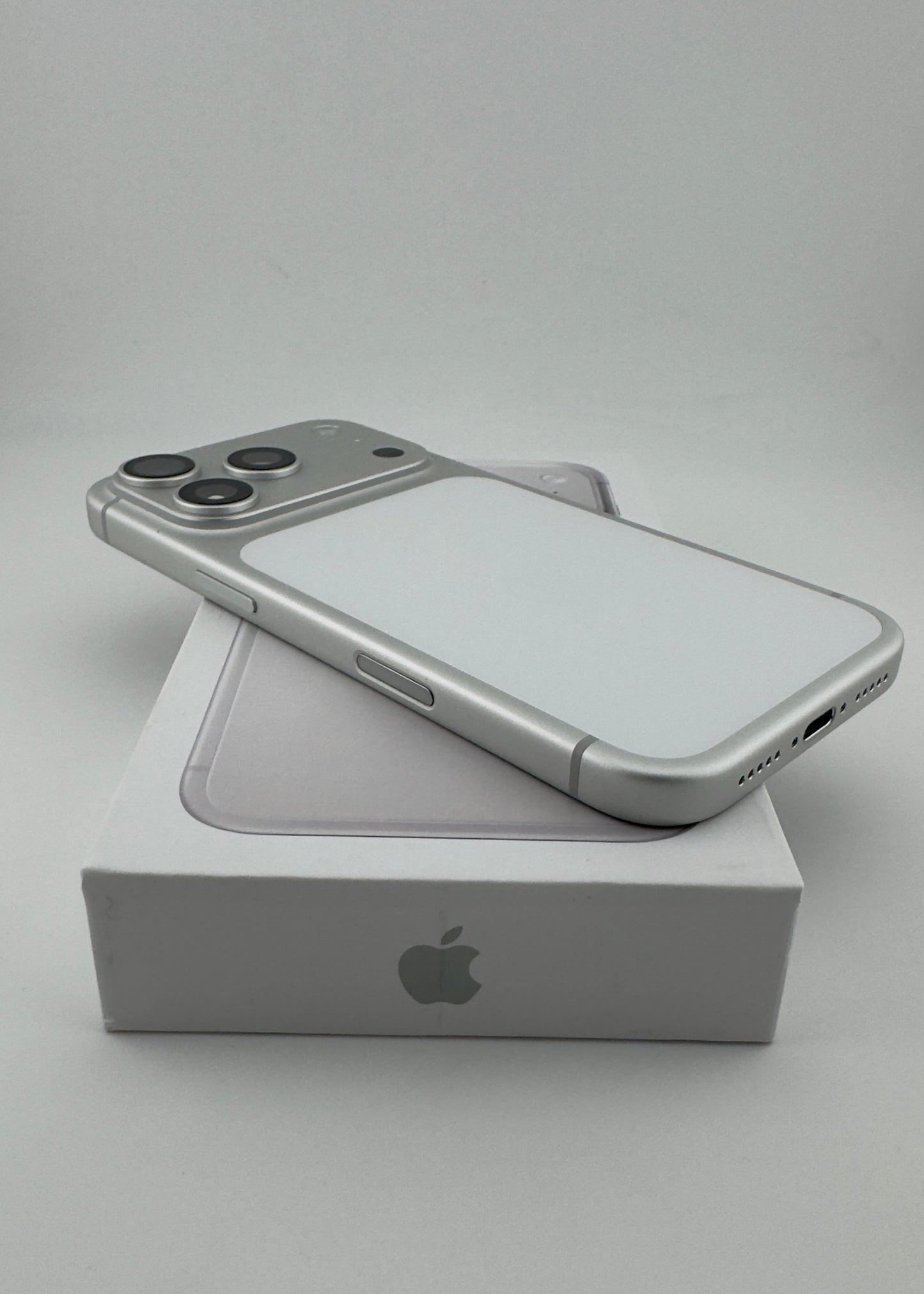 IPHONE 17 PRO / PLATA / 512GB