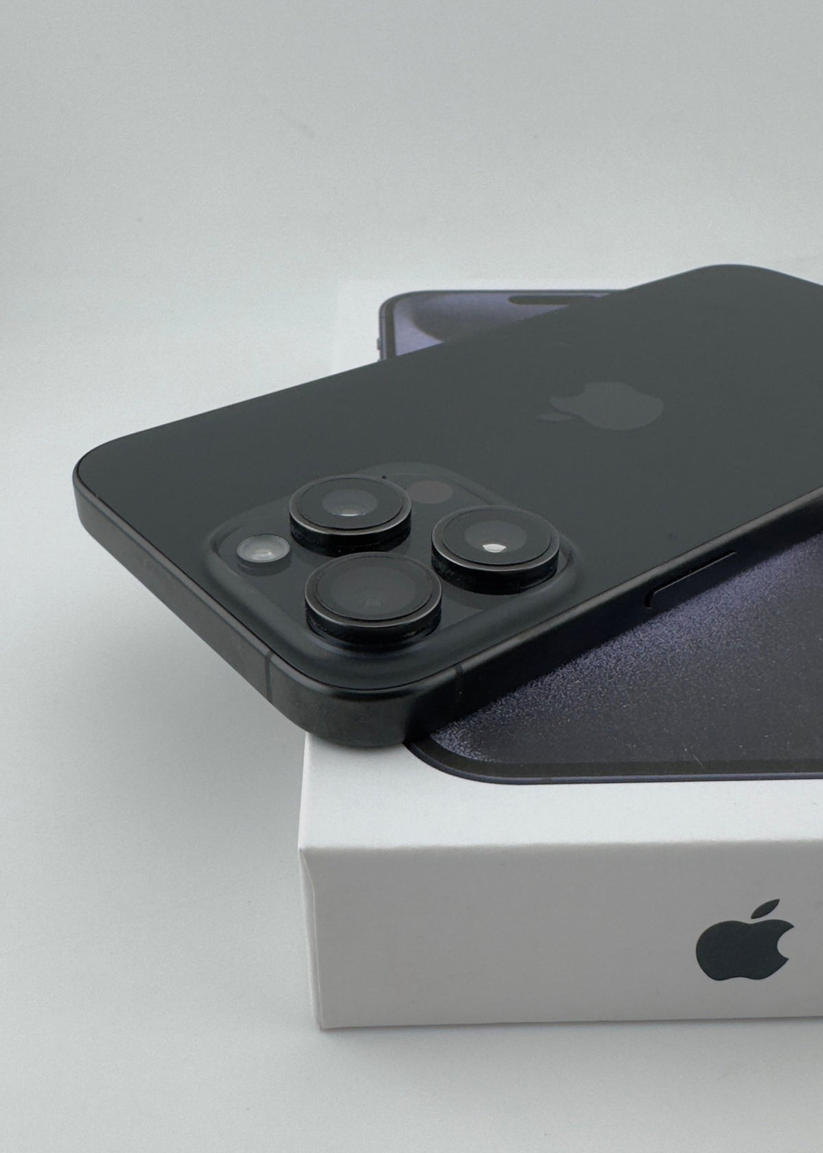 IPHONE 15 PRO MAX / NEGRO TITANIO / 512GB