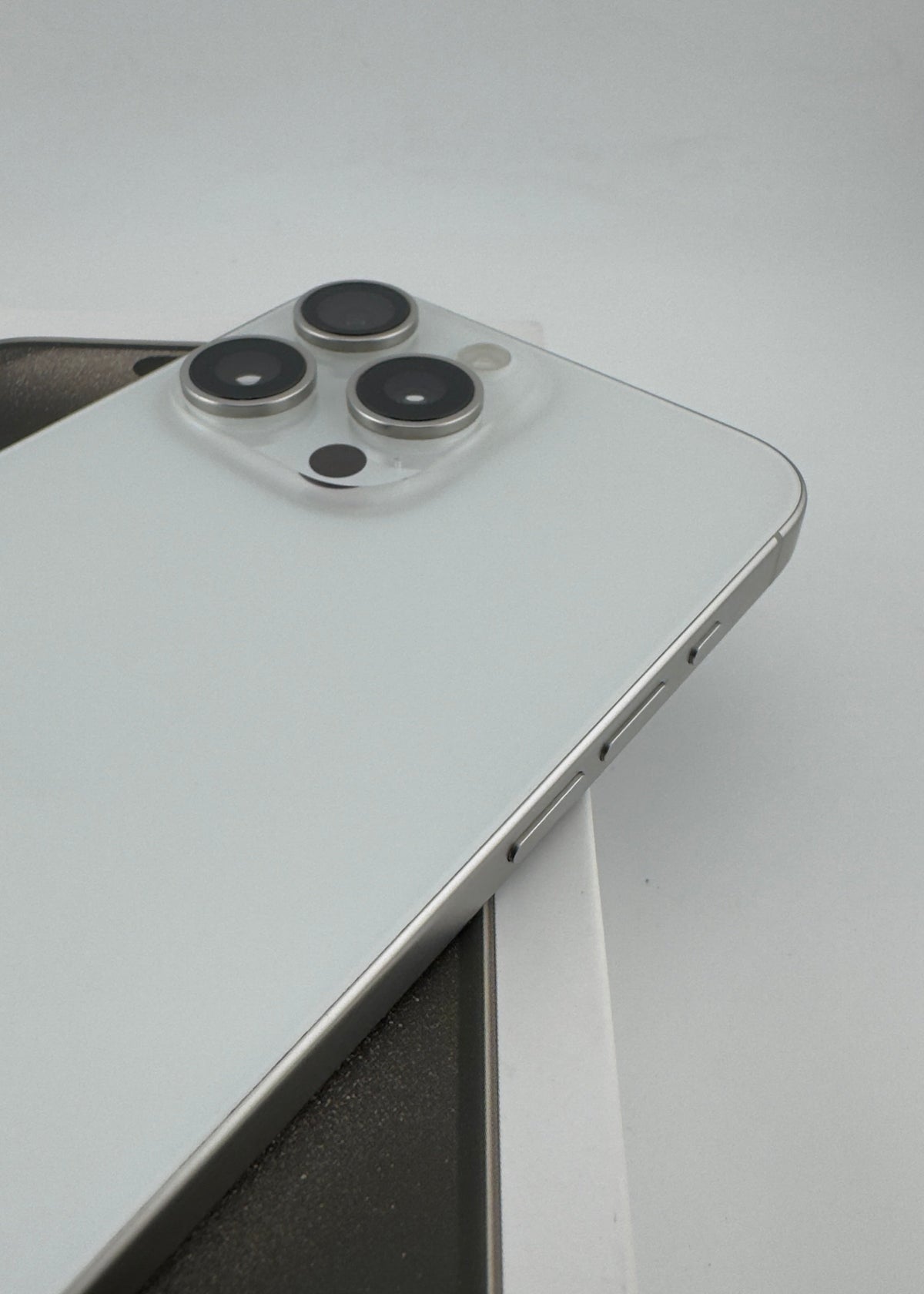 IPHONE 15 PRO MAX / BLANCO TITANIO / 512GB