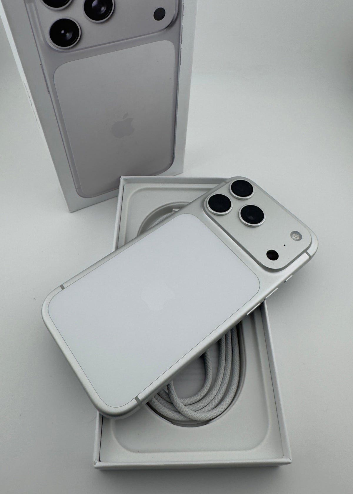 IPHONE 17 PRO / PLATA / 512GB