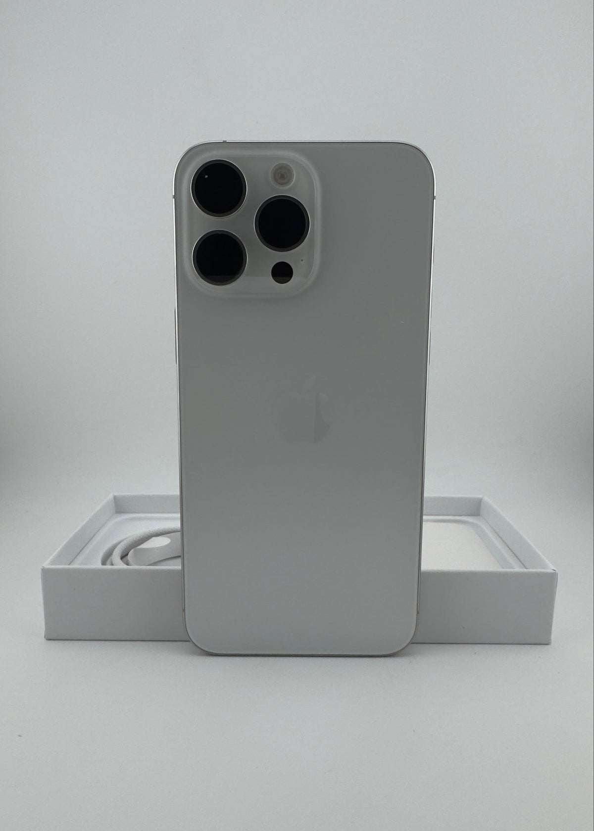 IPHONE 15 PRO MAX / BLANCO TITANIO / 512GB