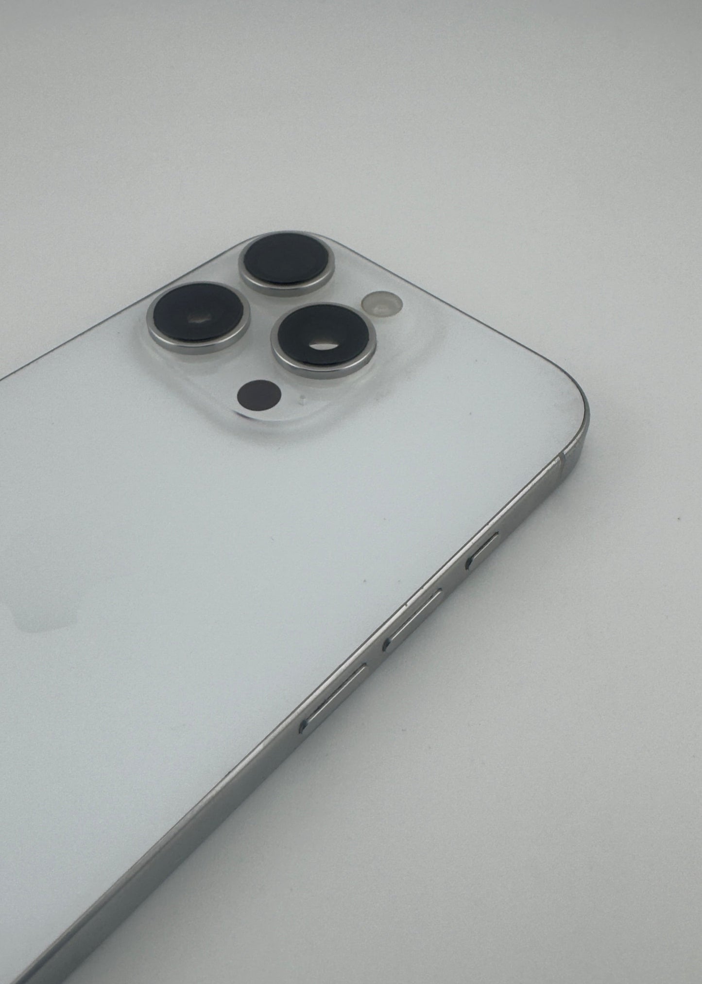 IPHONE 16 PRO / BLANCO TITANIO / 128GB