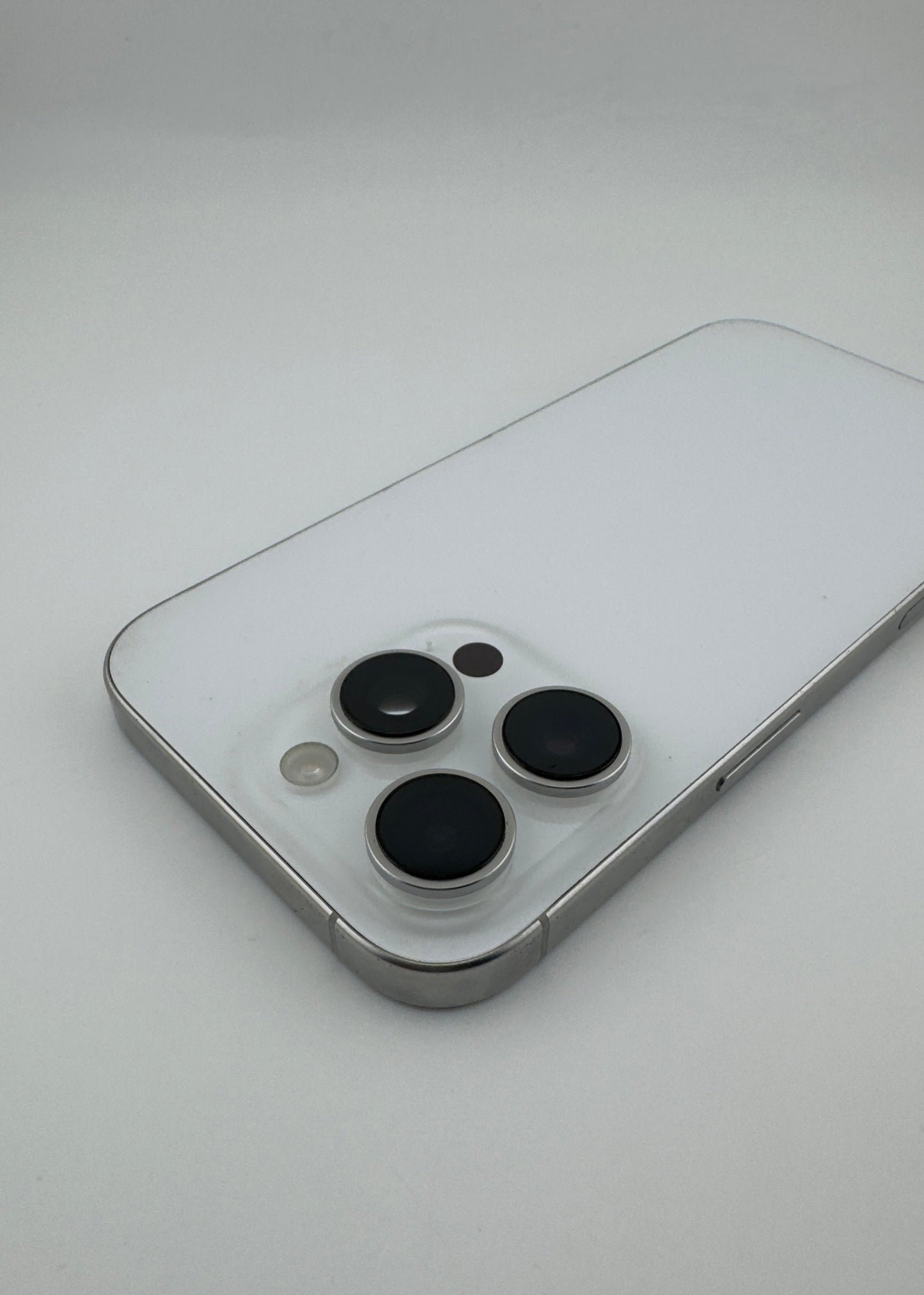 IPHONE 16 PRO / BLANCO TITANIO / 128GB