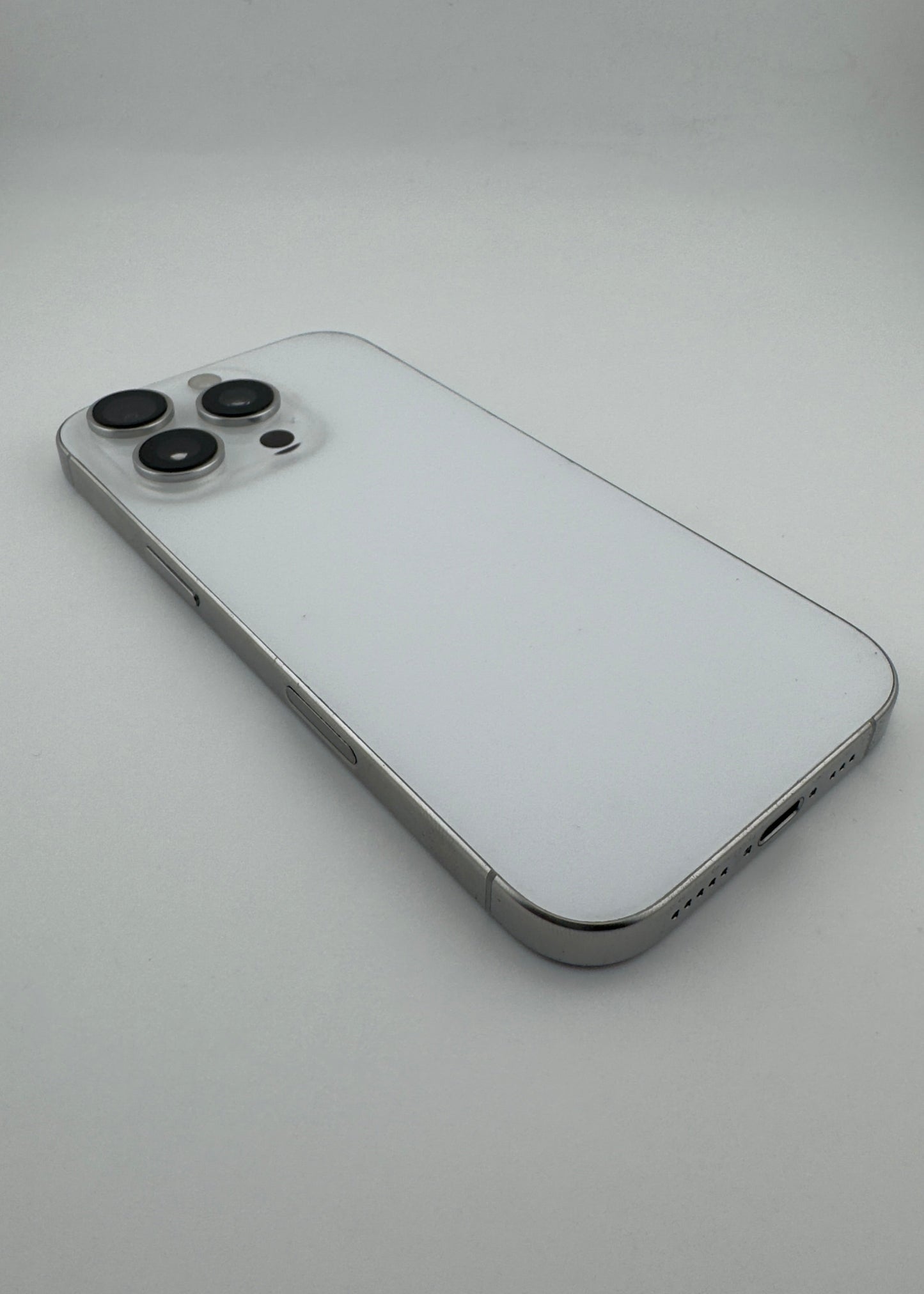 IPHONE 16 PRO / BLANCO TITANIO / 128GB
