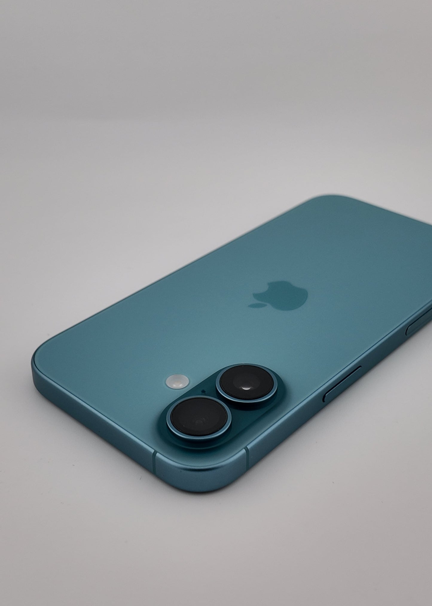 IPHONE 16 / VERDE AZULADO / 128GB