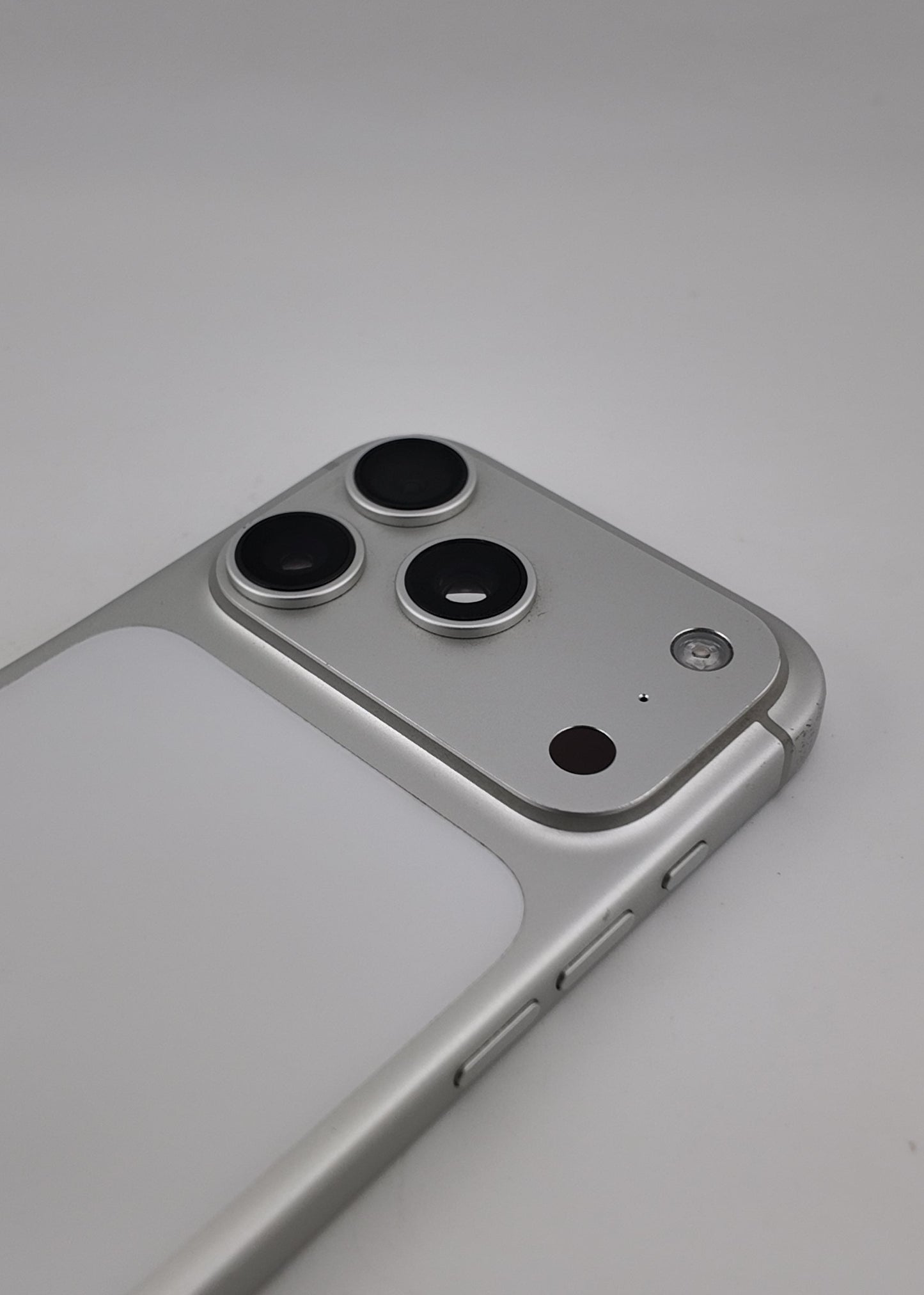 IPHONE 17 PRO / BLANCO / 256GB