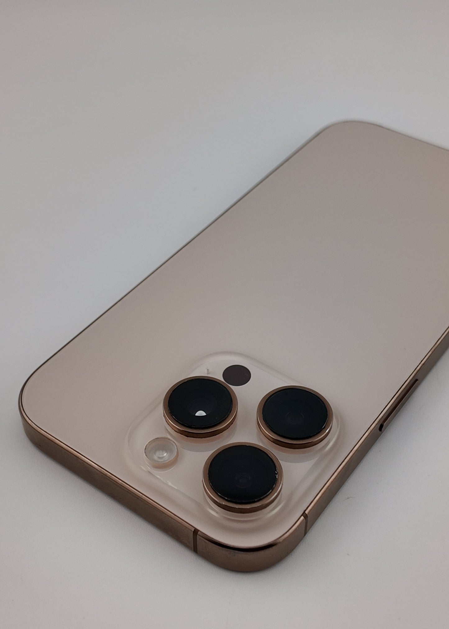 IPHONE 16 PRO / DESIERTO TITANIO / 128GB