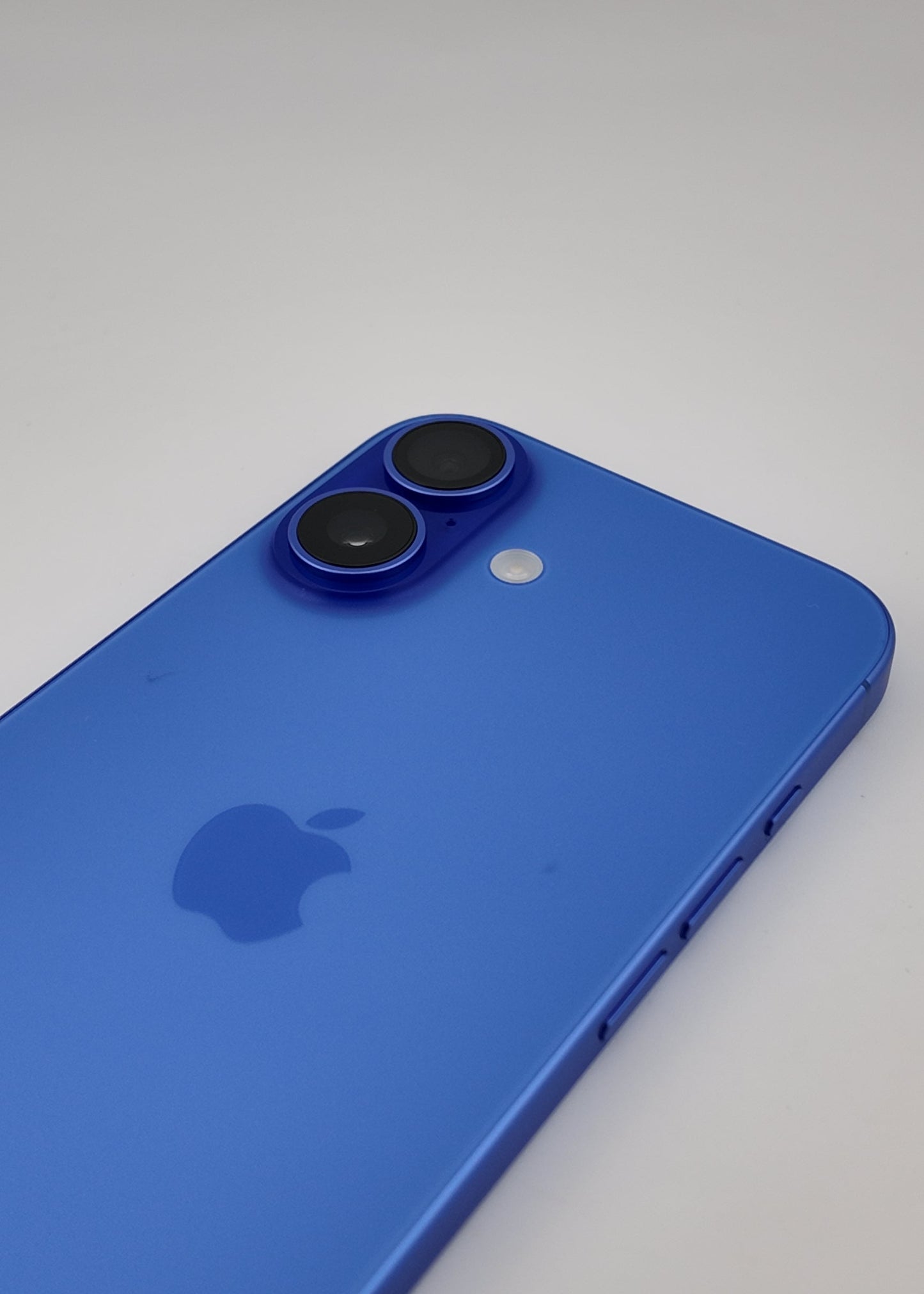 IPHONE 16 / ULTRAMARINO / 128 GB