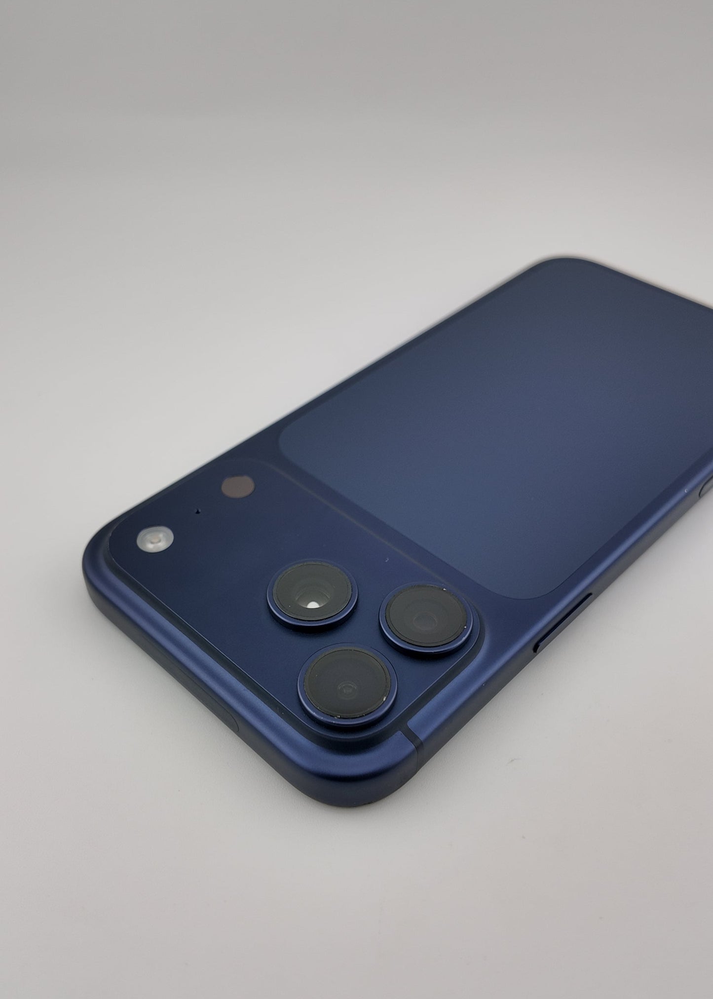 IPHONE 17 PRO MAX / AZUL INTENSO / 256 GB
