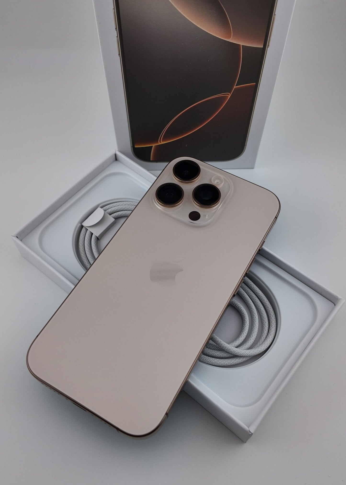 IPHONE 16 PRO / DESIERTO TITANIO / 256GB