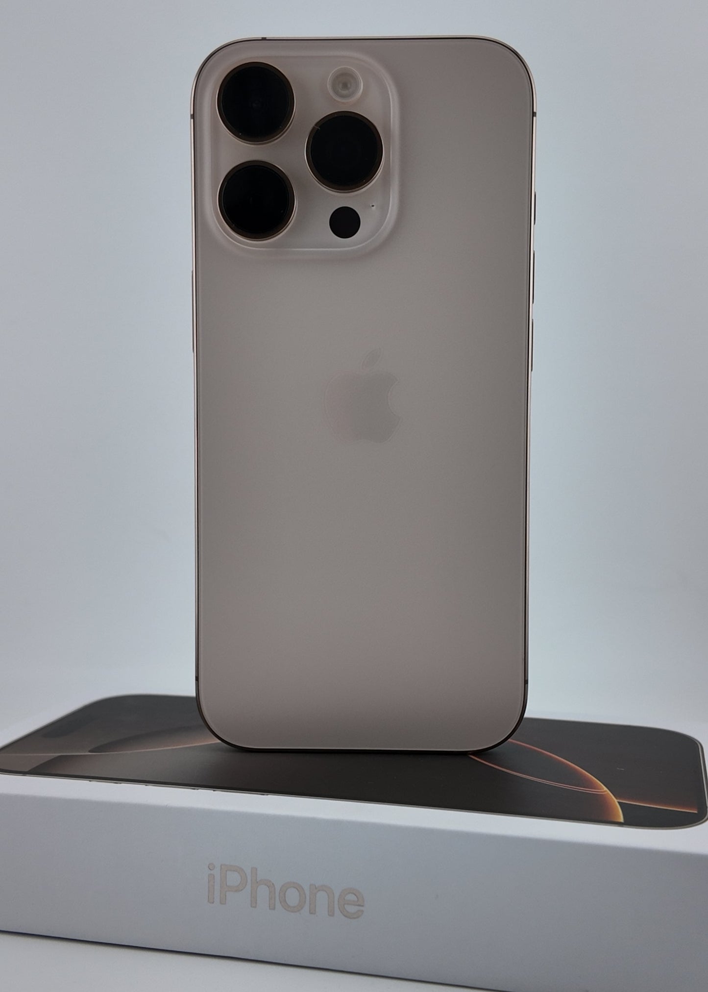 IPHONE 16 PRO / DESIERTO TITANIO / 256GB