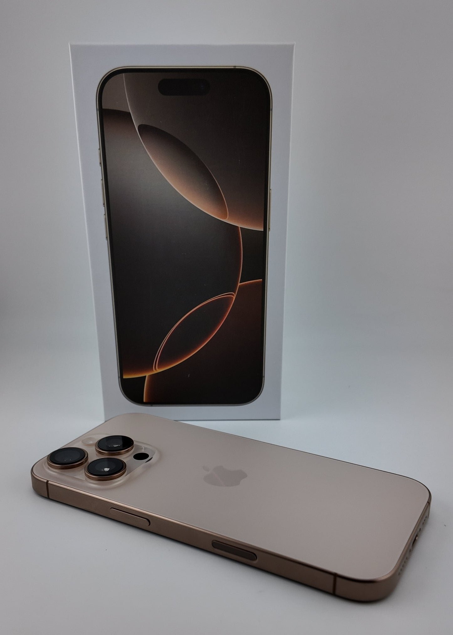 IPHONE 16 PRO / DESIERTO TITANIO / 256GB