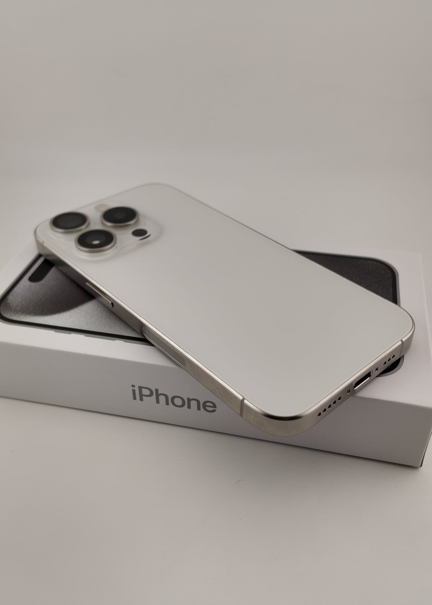 IPHONE 15 PRO / BLANCO TITANIO / 256GB