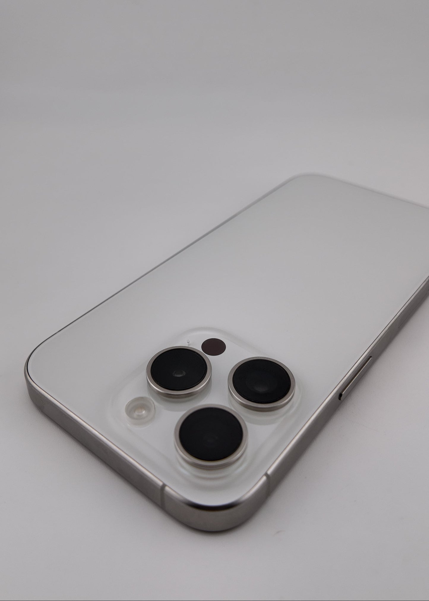 IPHONE 15 PRO / BLANCO TITANIO / 256GB