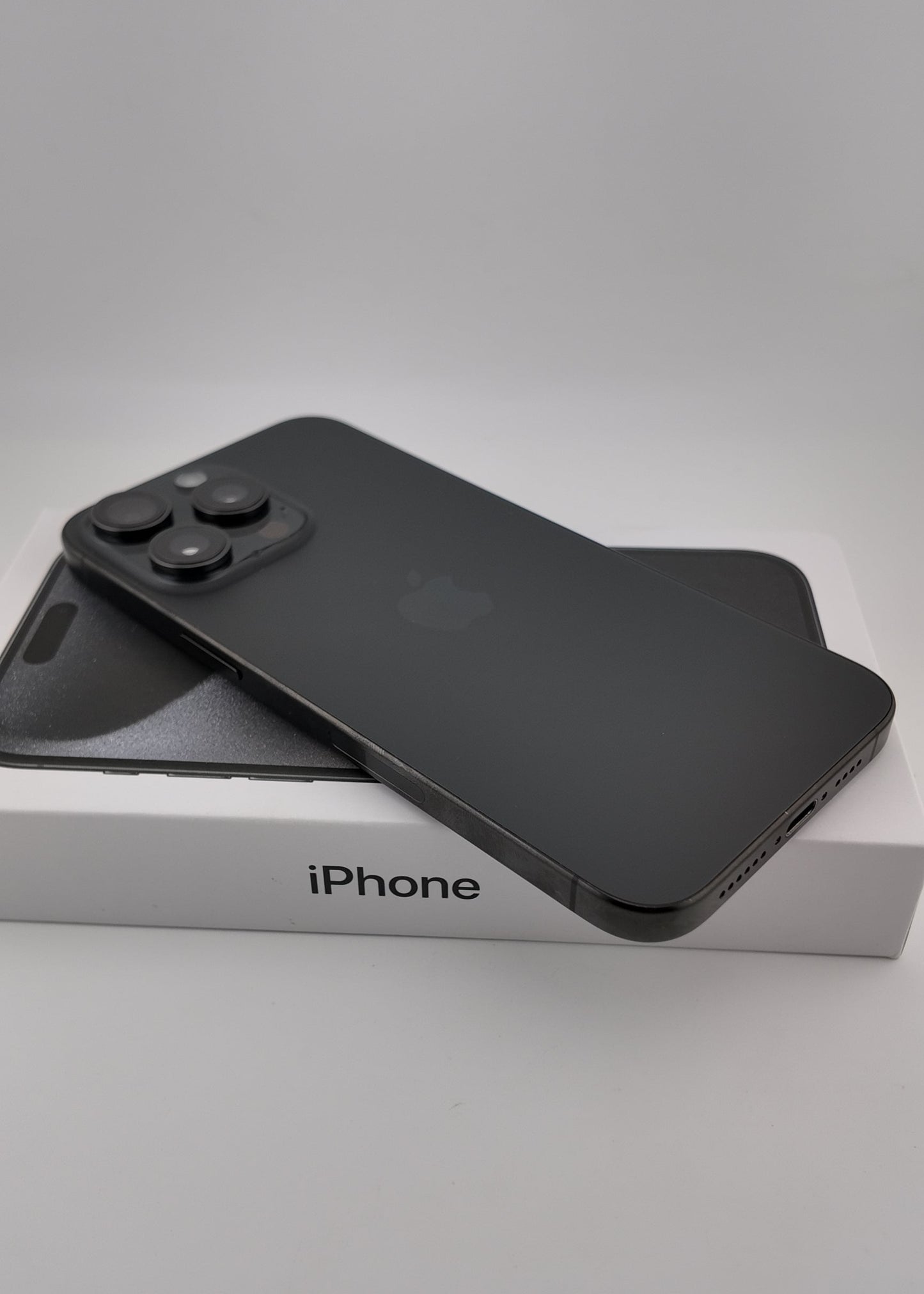 IPHONE 15 PRO MAX / NEGRO TITANIO / 512GB
