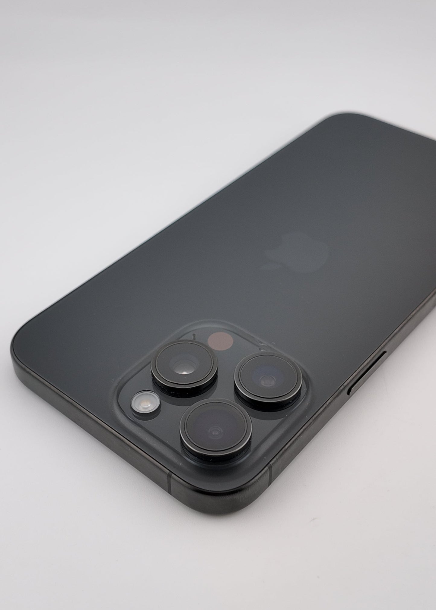 IPHONE 15 PRO MAX / NEGRO TITANIO / 512GB