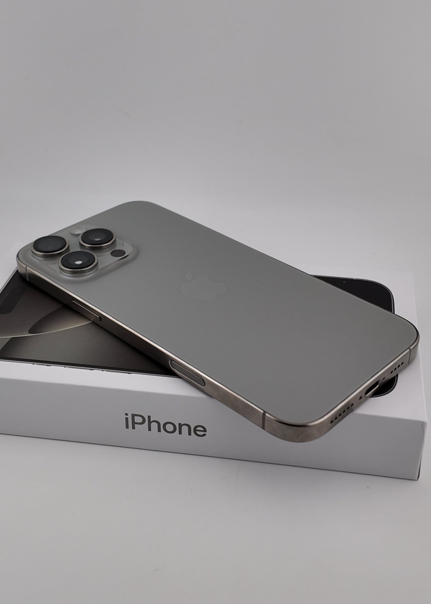 IPHONE 16 PRO MAX / NATURAL TITANIO / 256GB