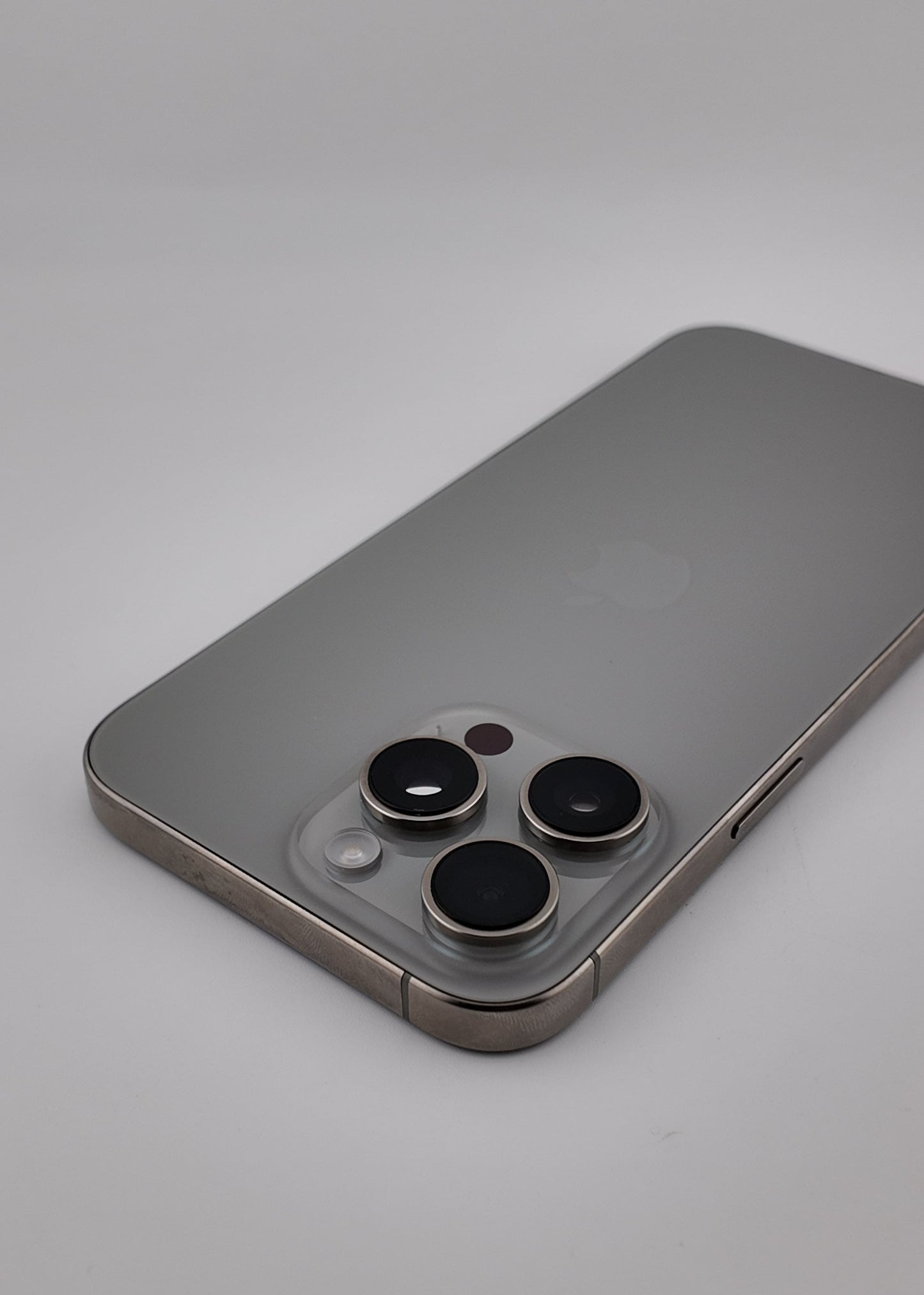 IPHONE 16 PRO MAX / NATURAL TITANIO / 256GB