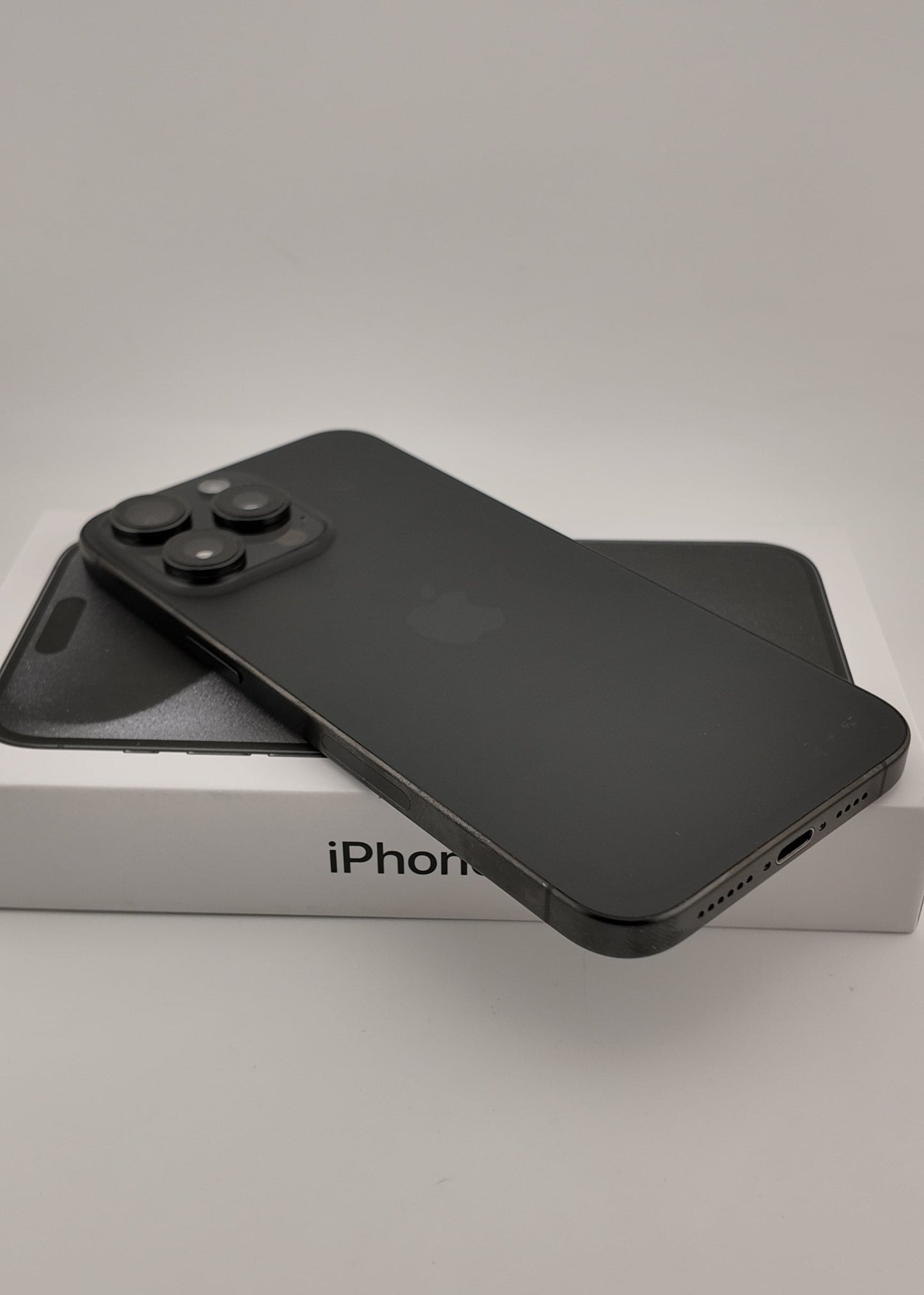IPHONE 15 PRO MAX / NEGRO TITANIO / 1000GB