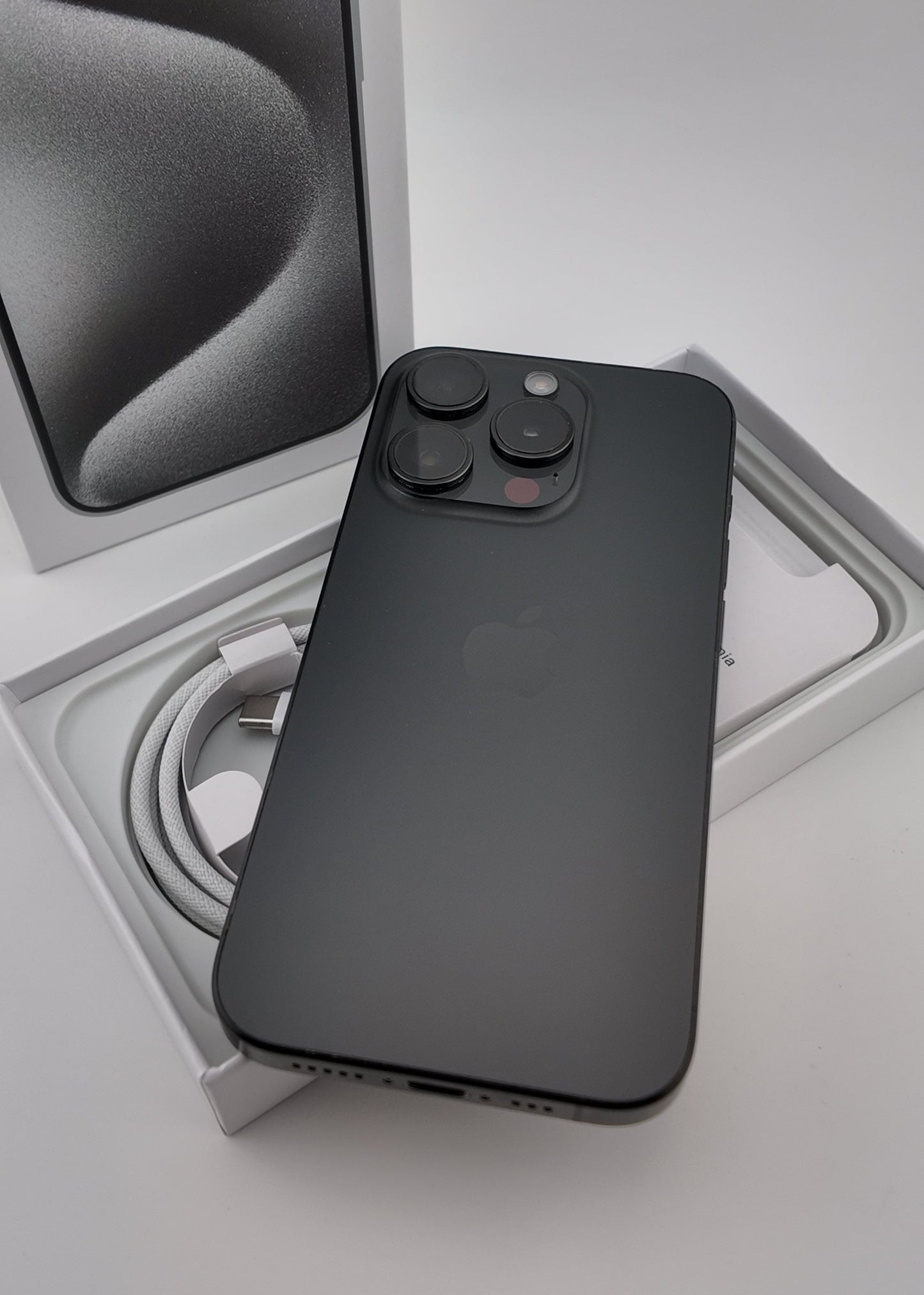 IPHONE 15 PRO / NEGRO TITANIO / 128GB