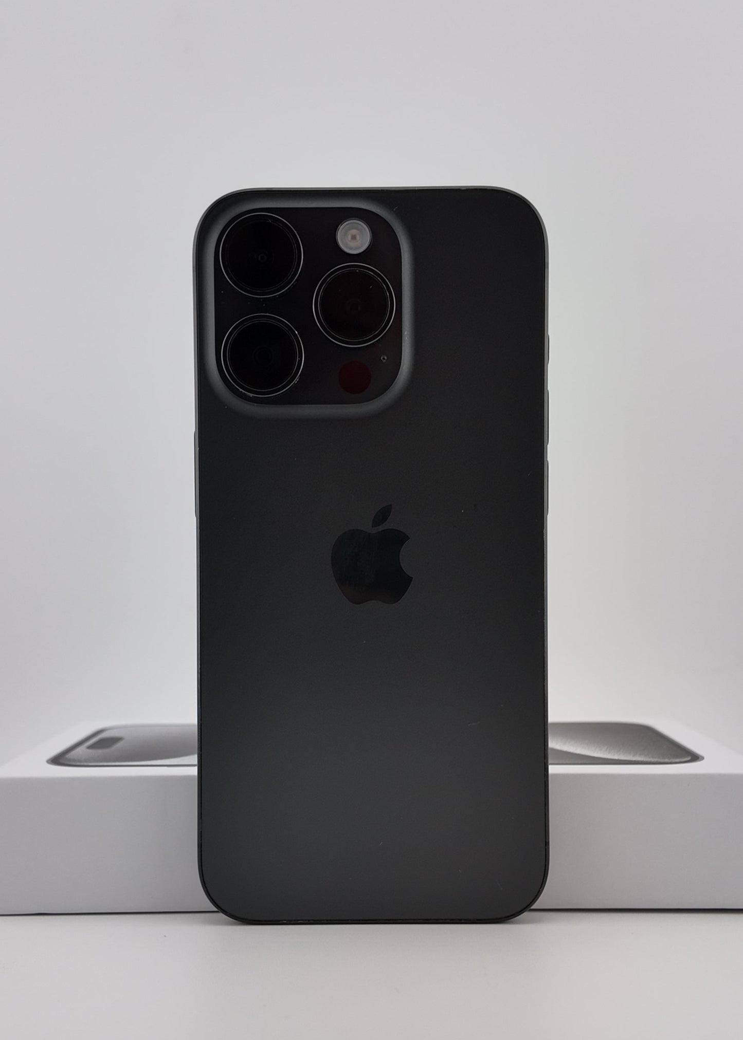 IPHONE 15 PRO / NEGRO TITANIO / 128GB