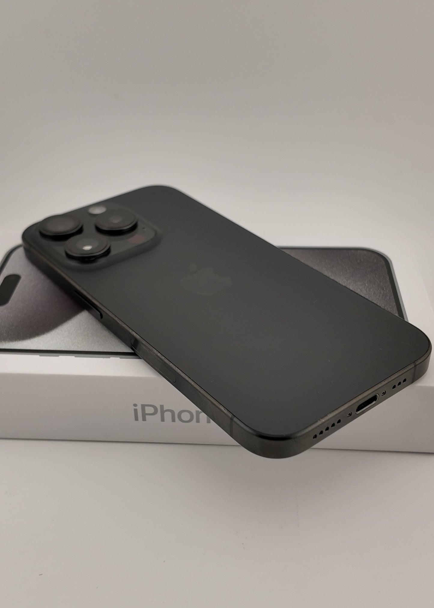 IPHONE 15 PRO / NEGRO TITANIO / 128GB