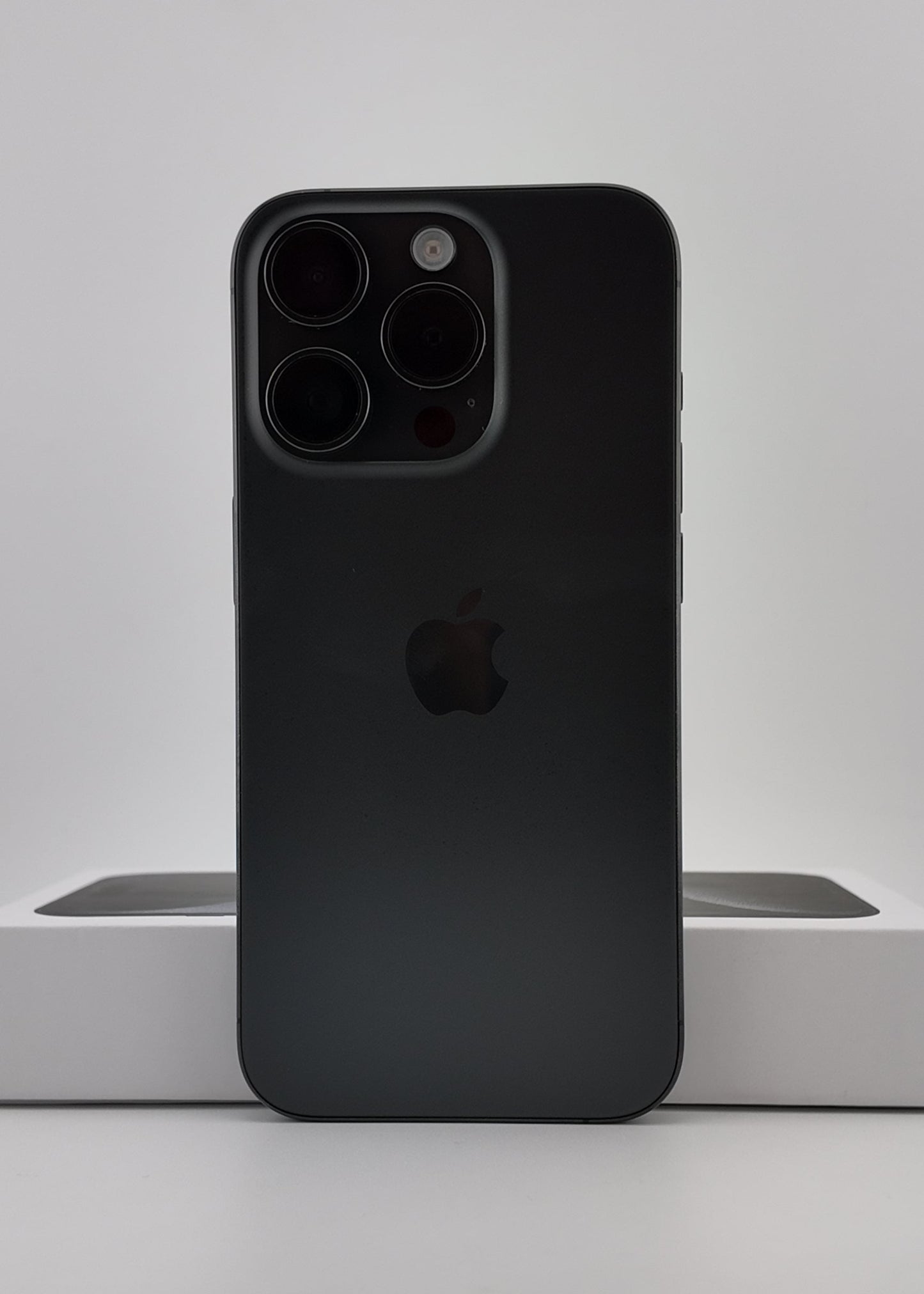 IPHONE 15 PRO / NEGRO TITANIO / 128GB