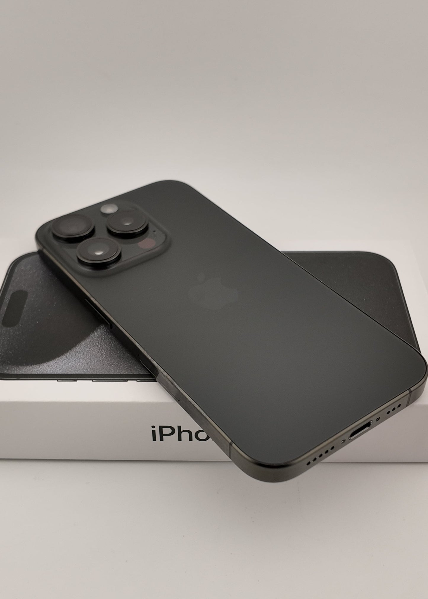 IPHONE 15 PRO / NEGRO TITANIO / 128GB