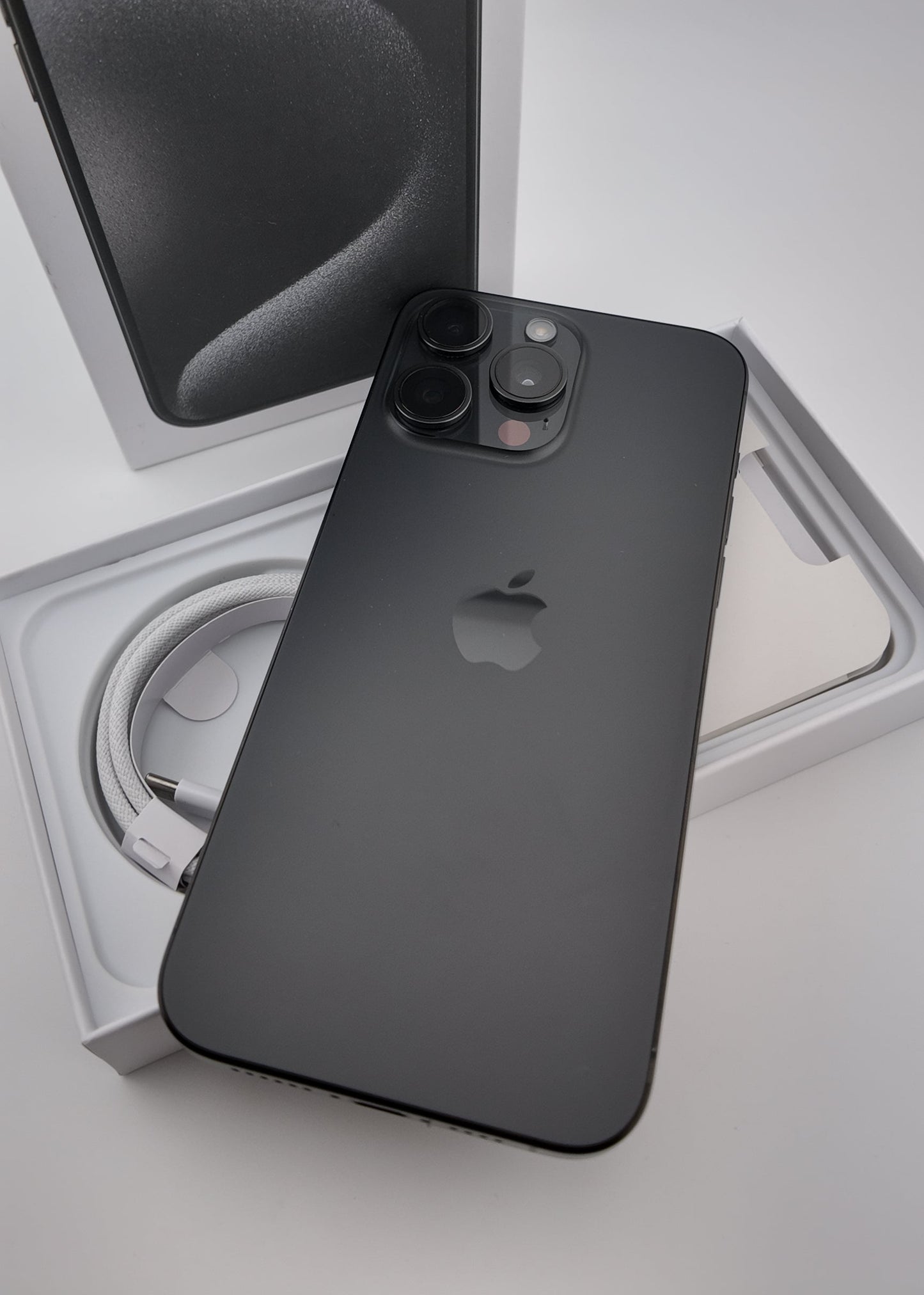 IPHONE 15 PRO MAX / NEGRO TITANIO / 512GB