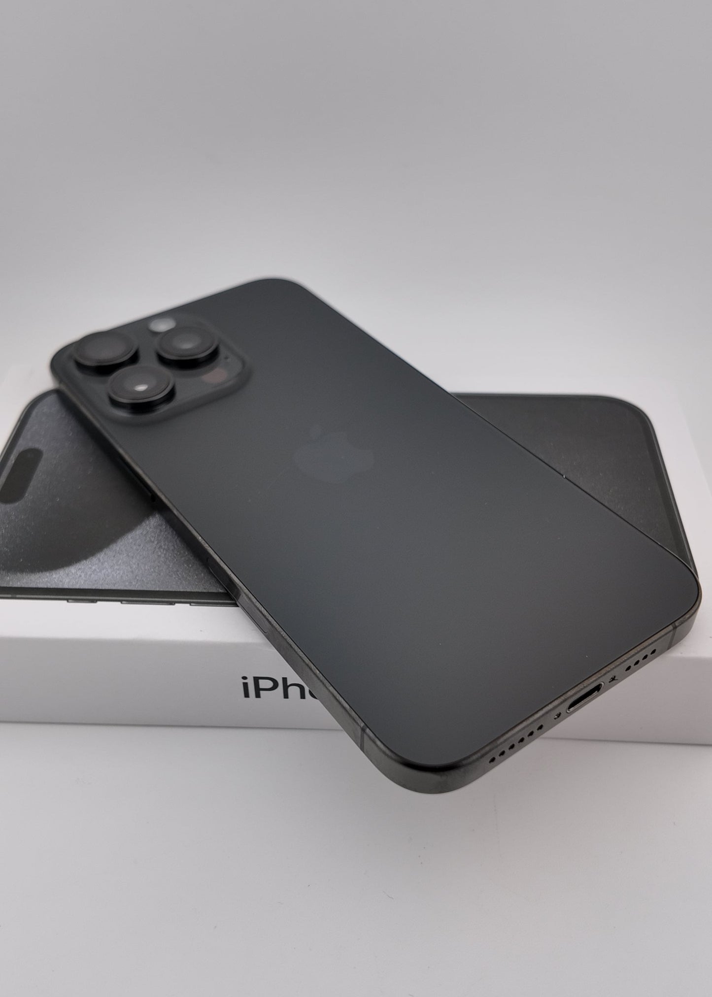 IPHONE 15 PRO MAX / NEGRO TITANIO / 512GB