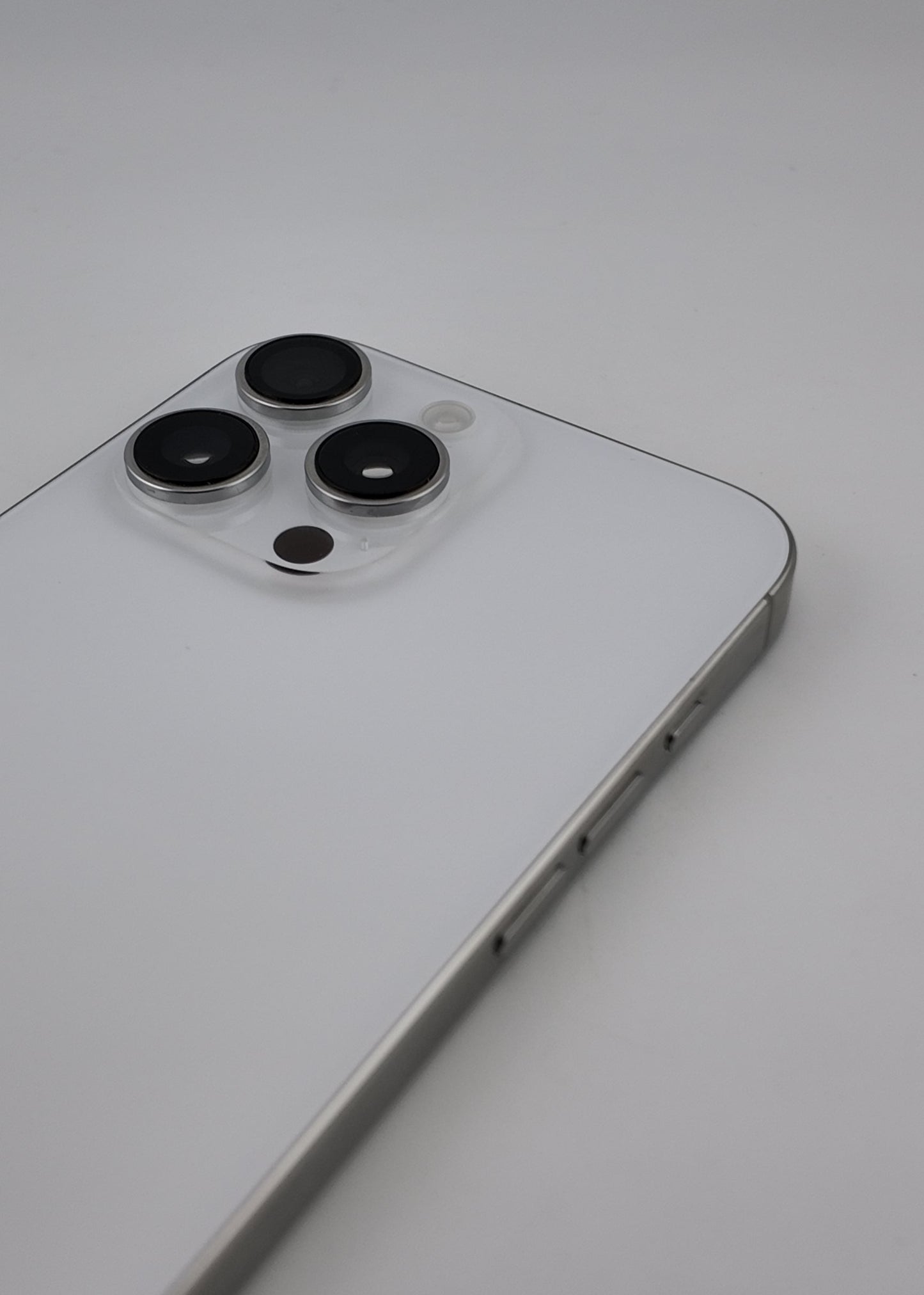 IPHONE 16 PRO MAX / BLANCO TITANIO / 1000GB