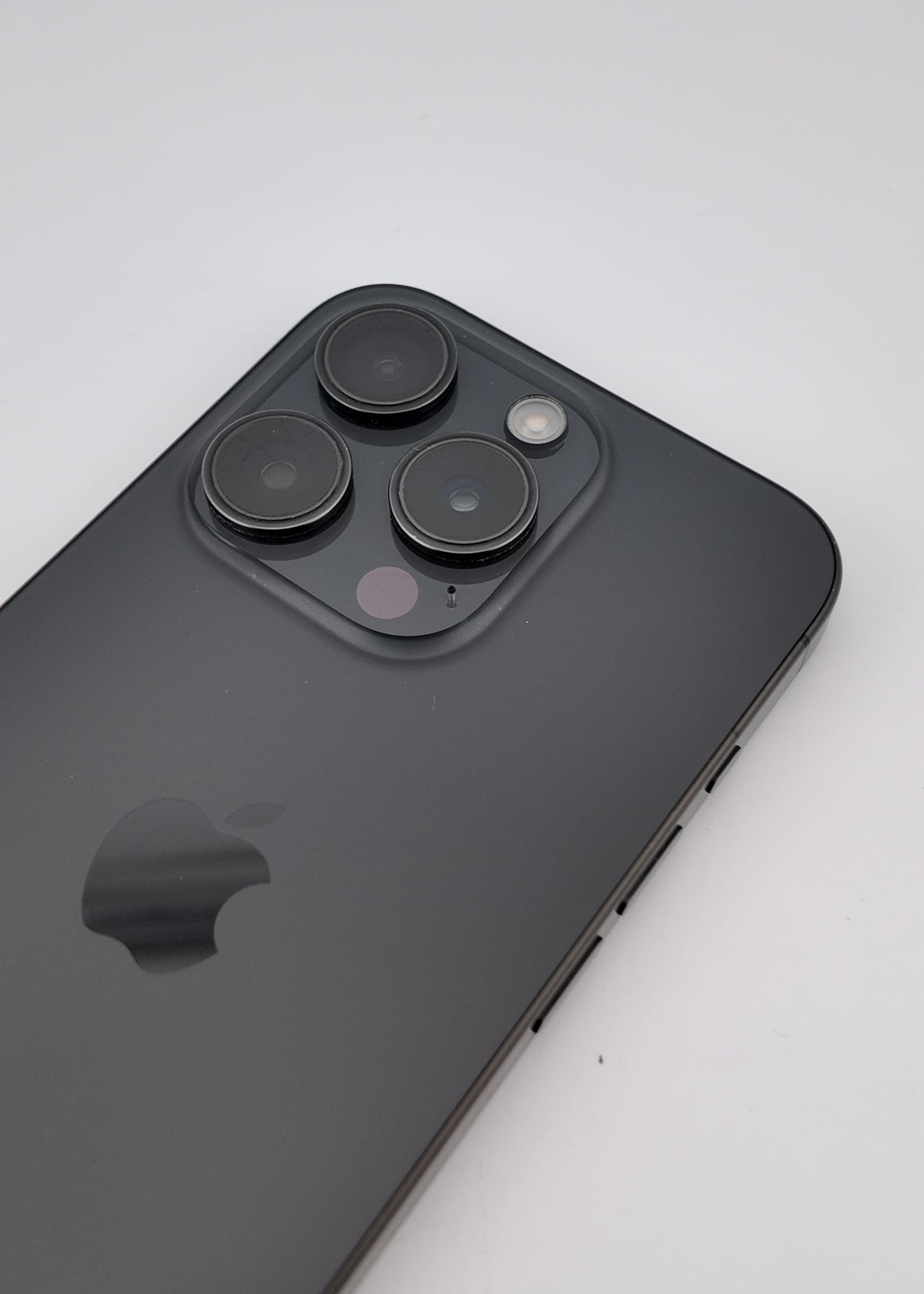 IPHONE 15 PRO / NEGRO TITANIO / 128GB
