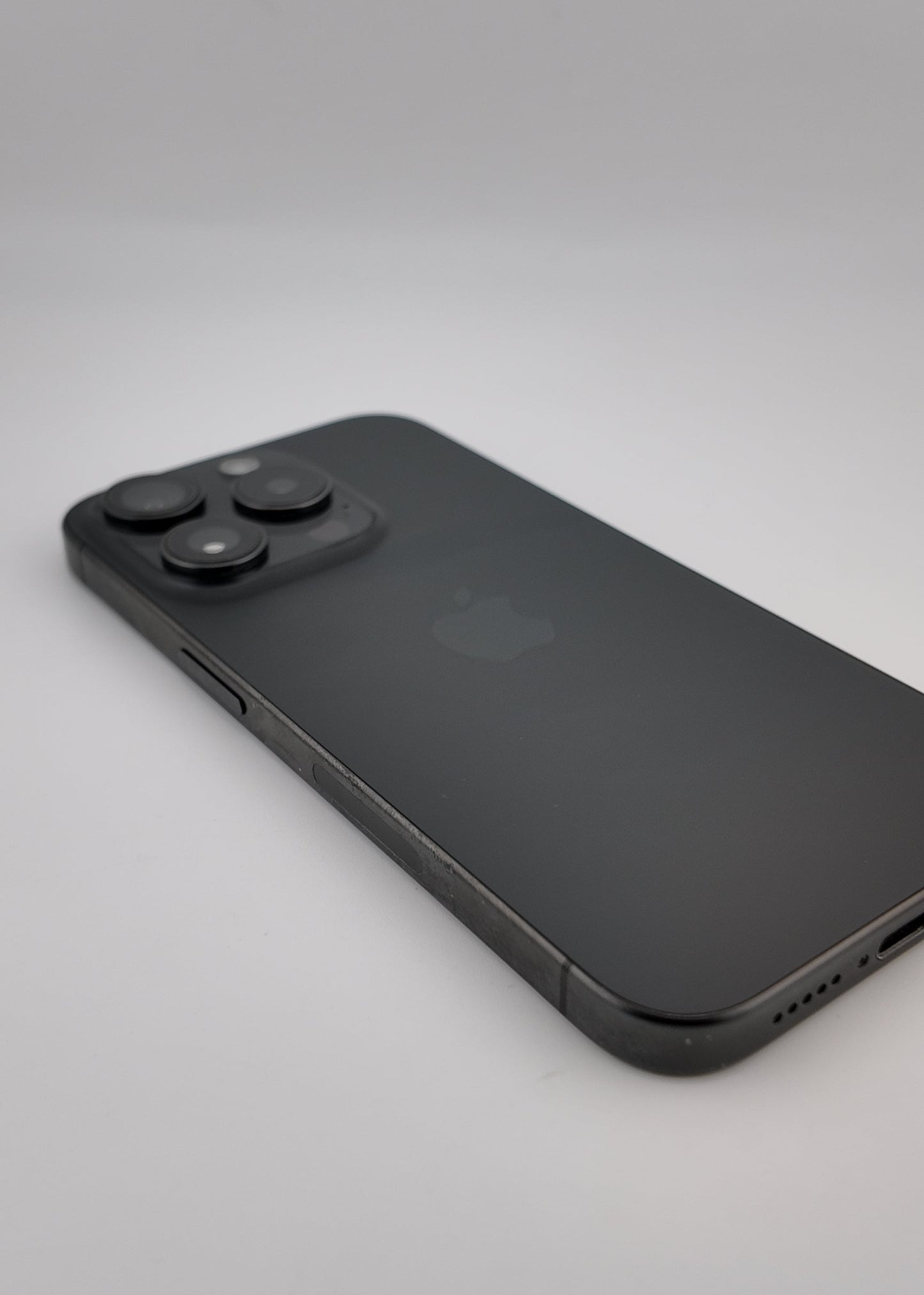 IPHONE 15 PRO / NEGRO TITANIO / 128GB