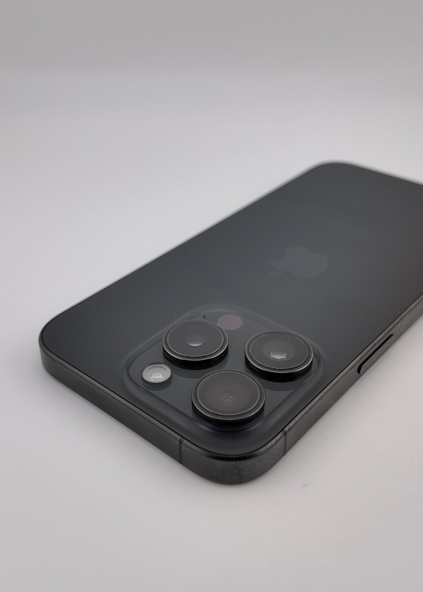 IPHONE 15 PRO / NEGRO TITANIO / 128GB
