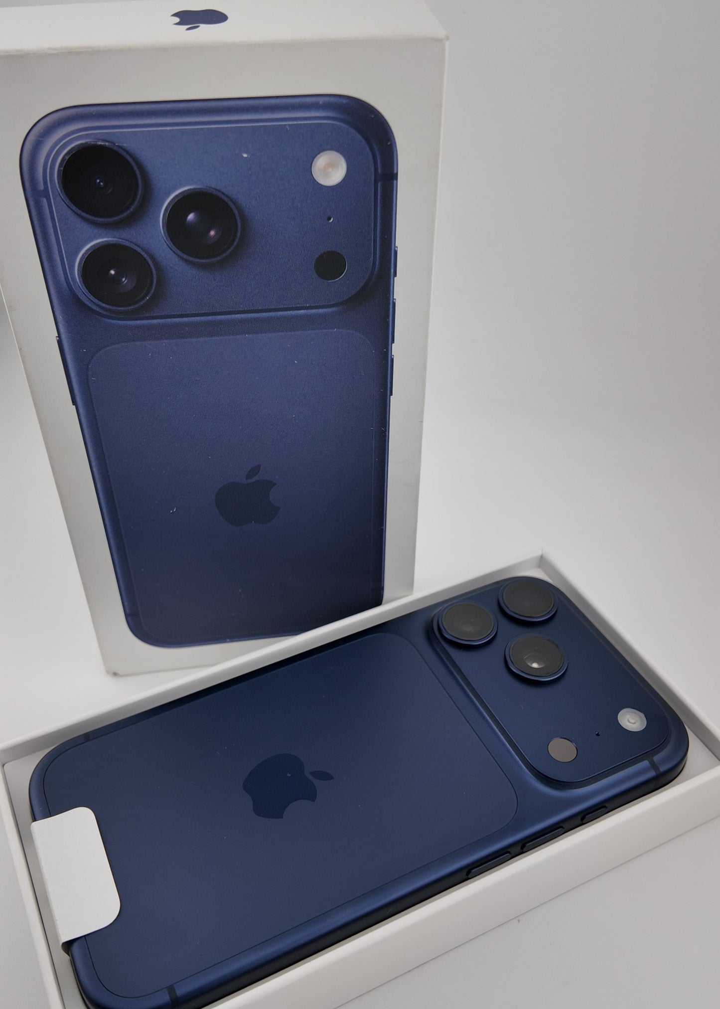 IPHONE 17 PRO / AZUL INTENSO / 256GB