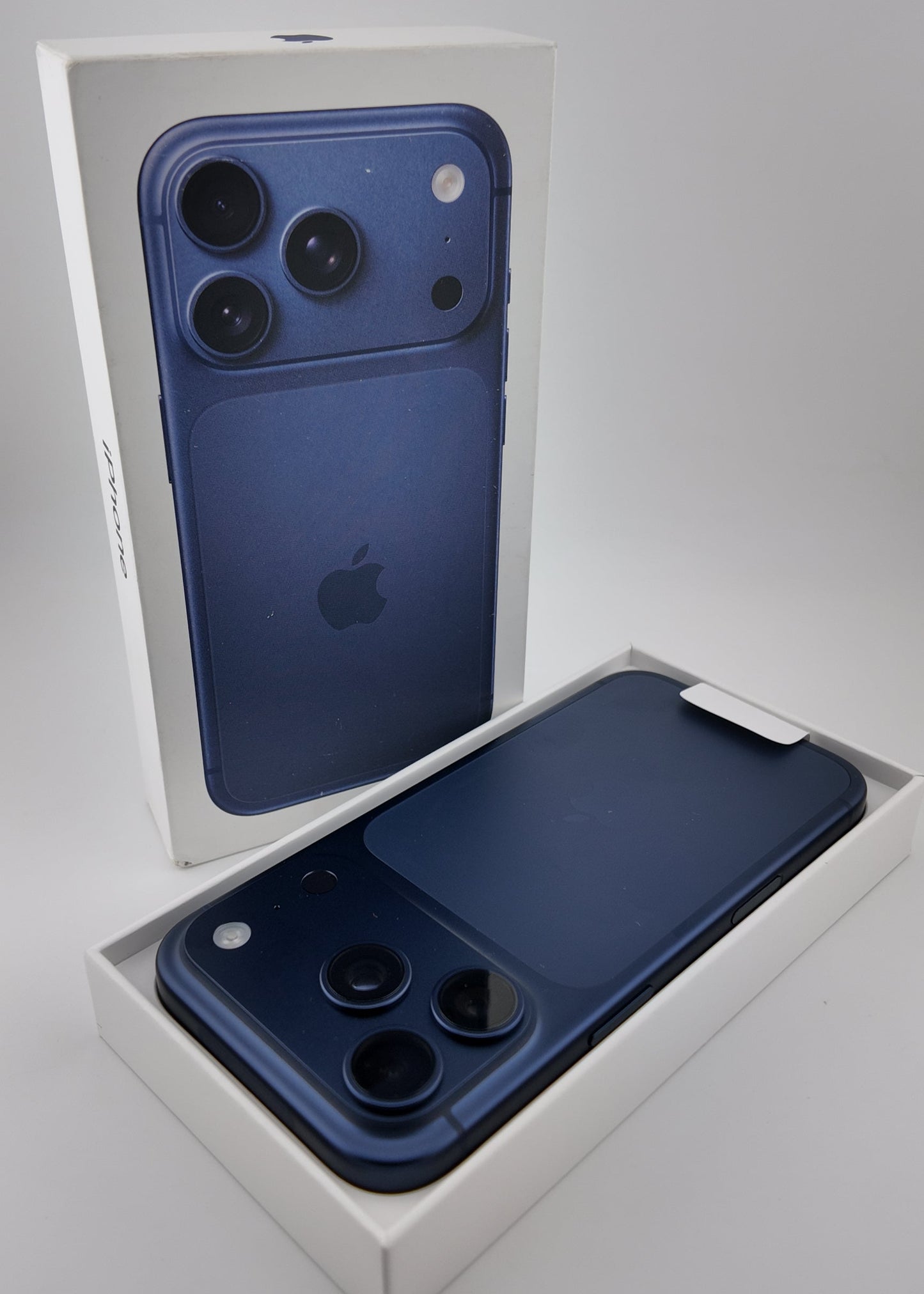 IPHONE 17 PRO / AZUL INTENSO / 256GB