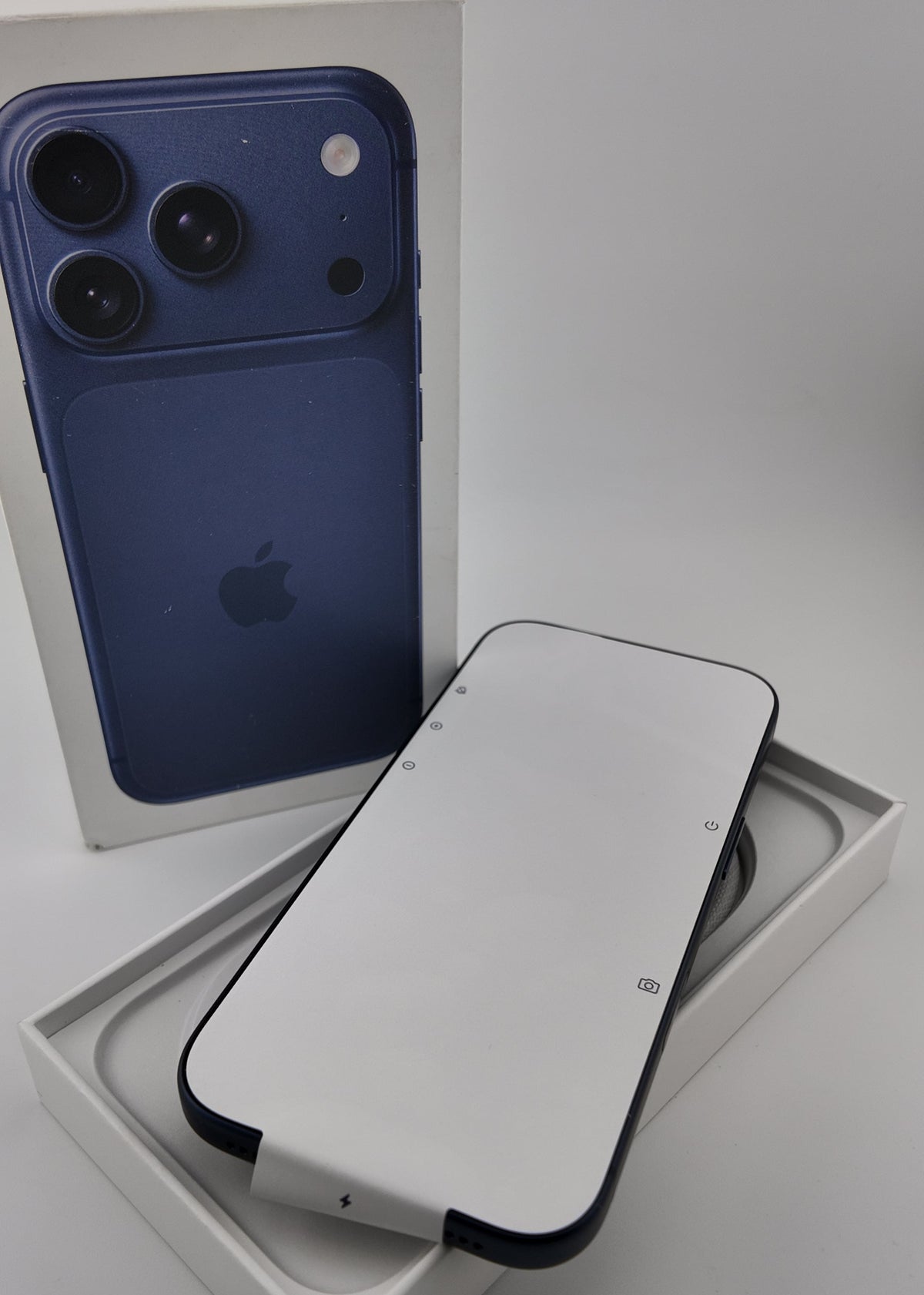 IPHONE 17 PRO / AZUL INTENSO / 256GB