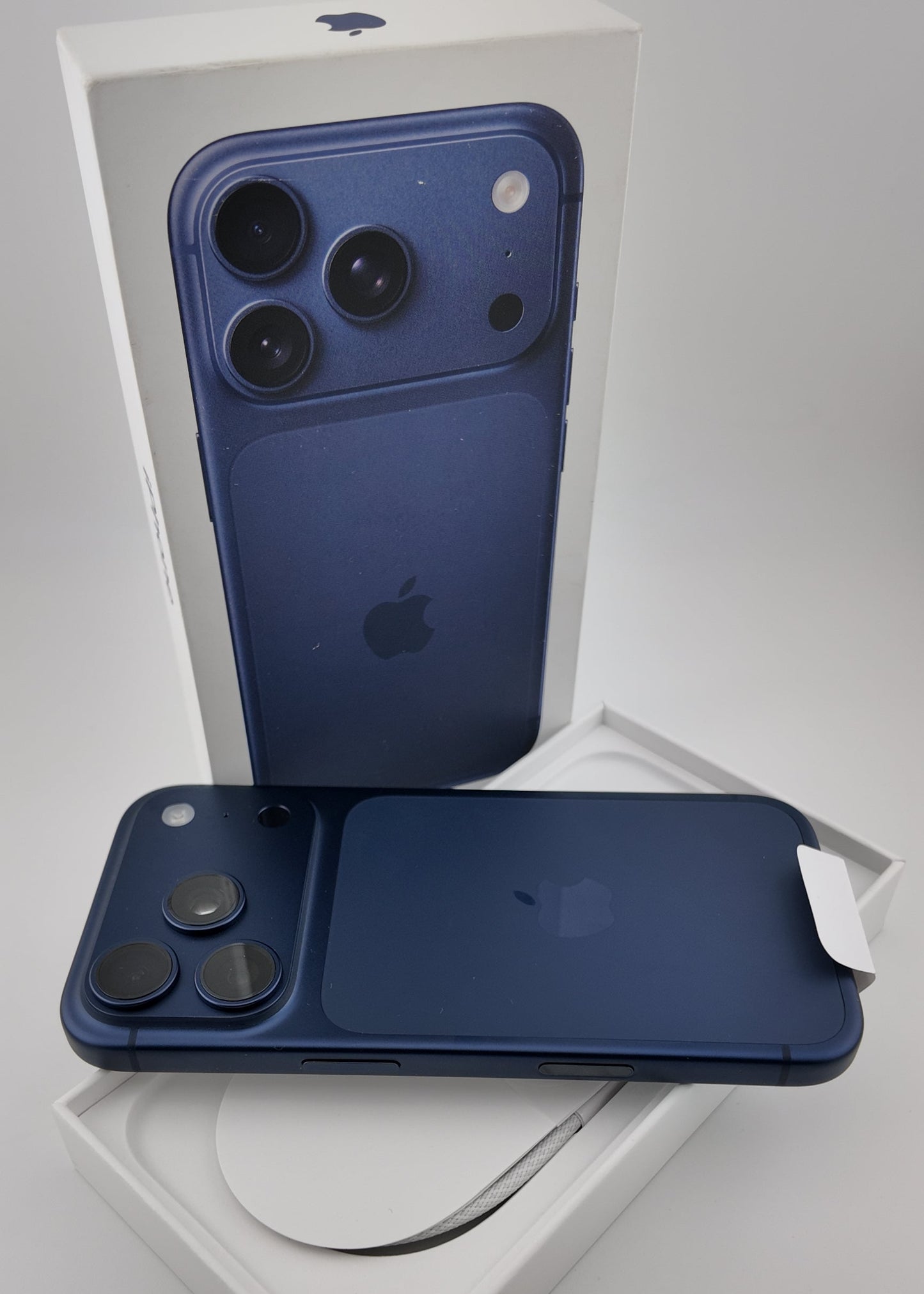 IPHONE 17 PRO / AZUL INTENSO / 256GB